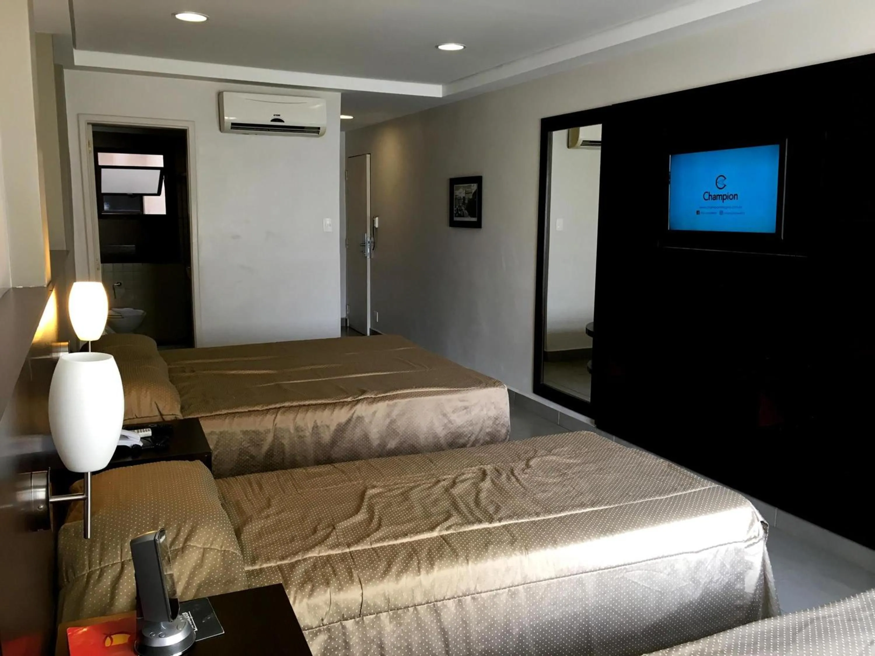 Photo of the whole room, Bed in Hotel Lugus