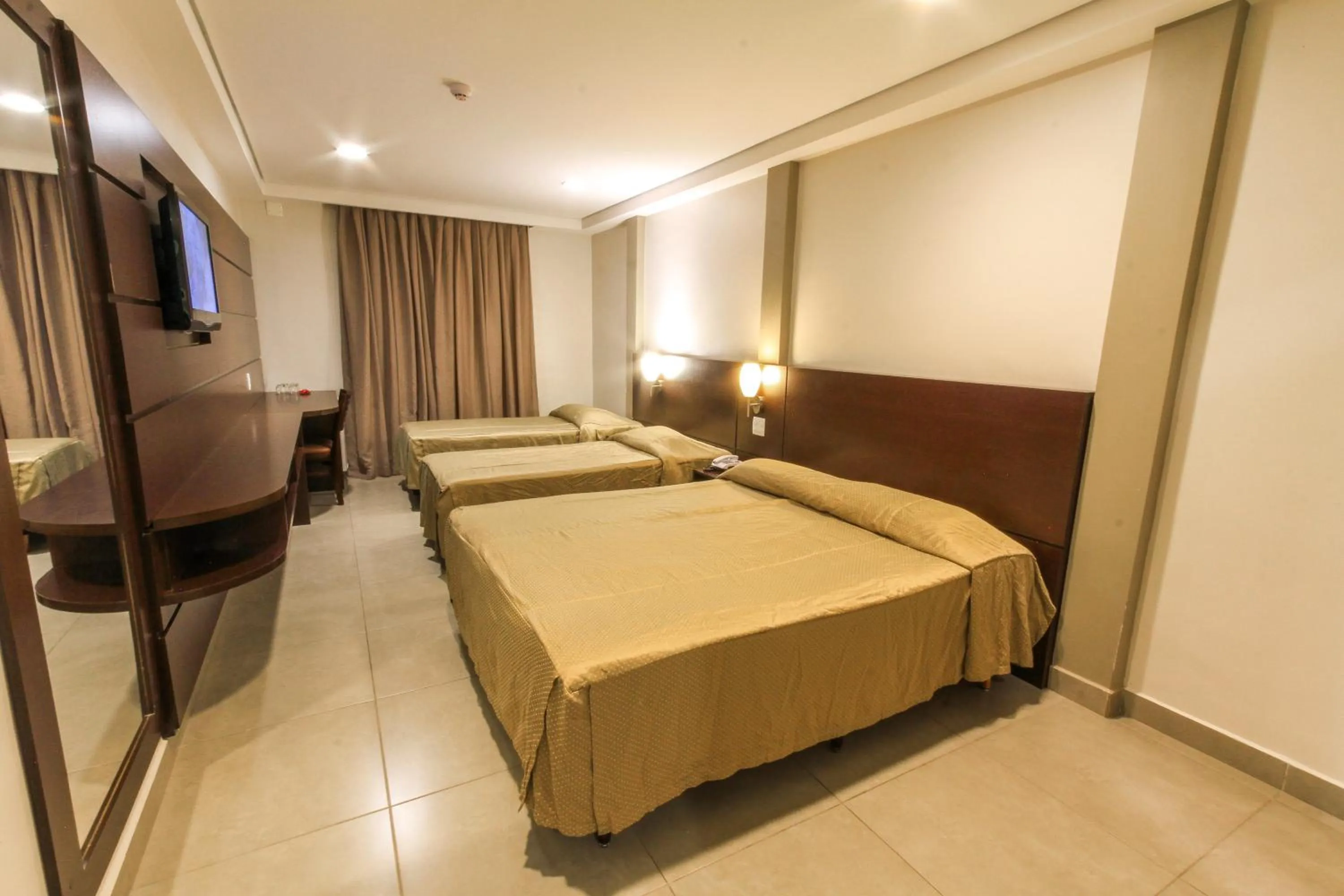 Bedroom, Bed in Hotel Lugus