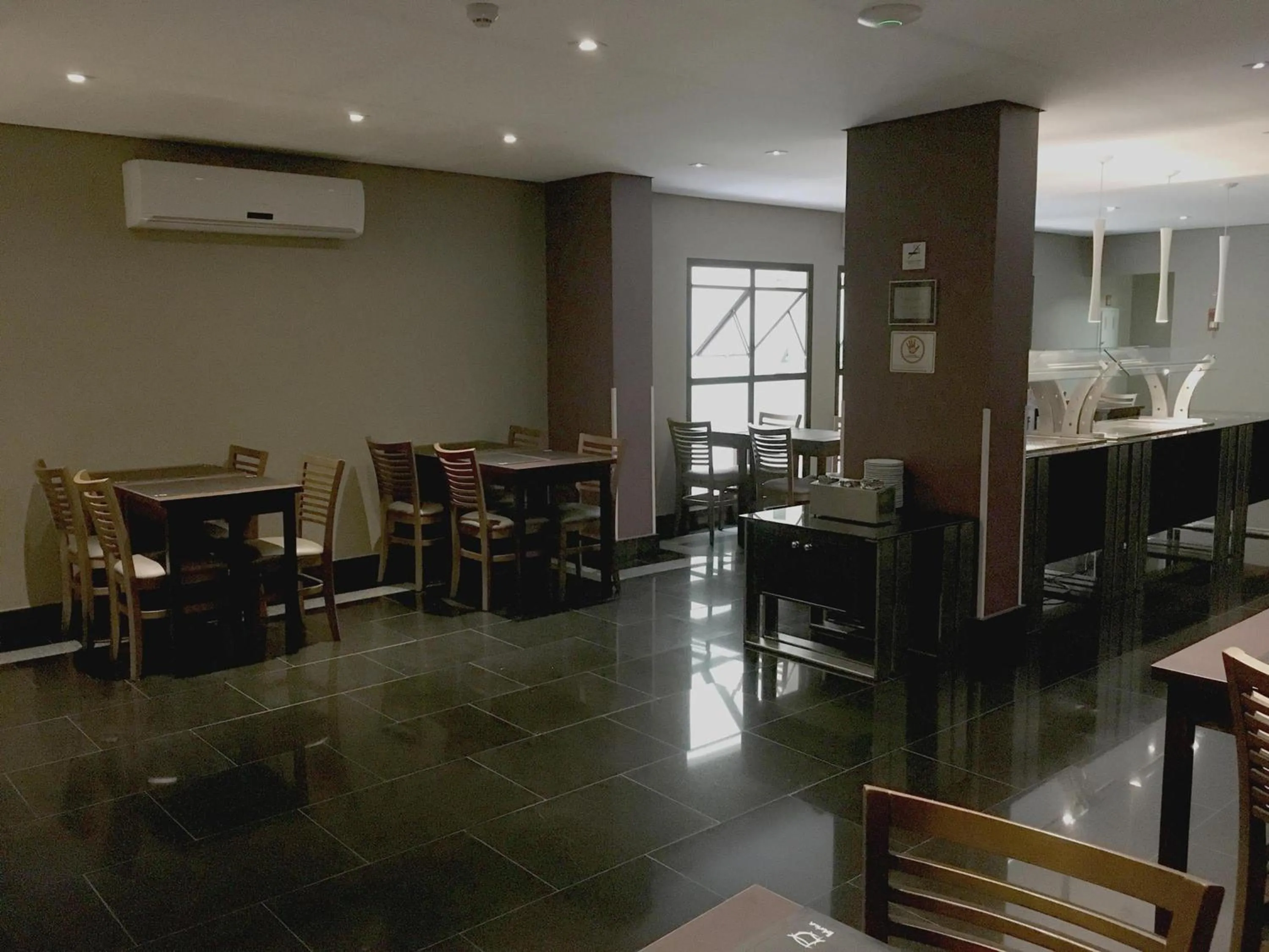 Restaurant/places to eat in Hotel Lugus