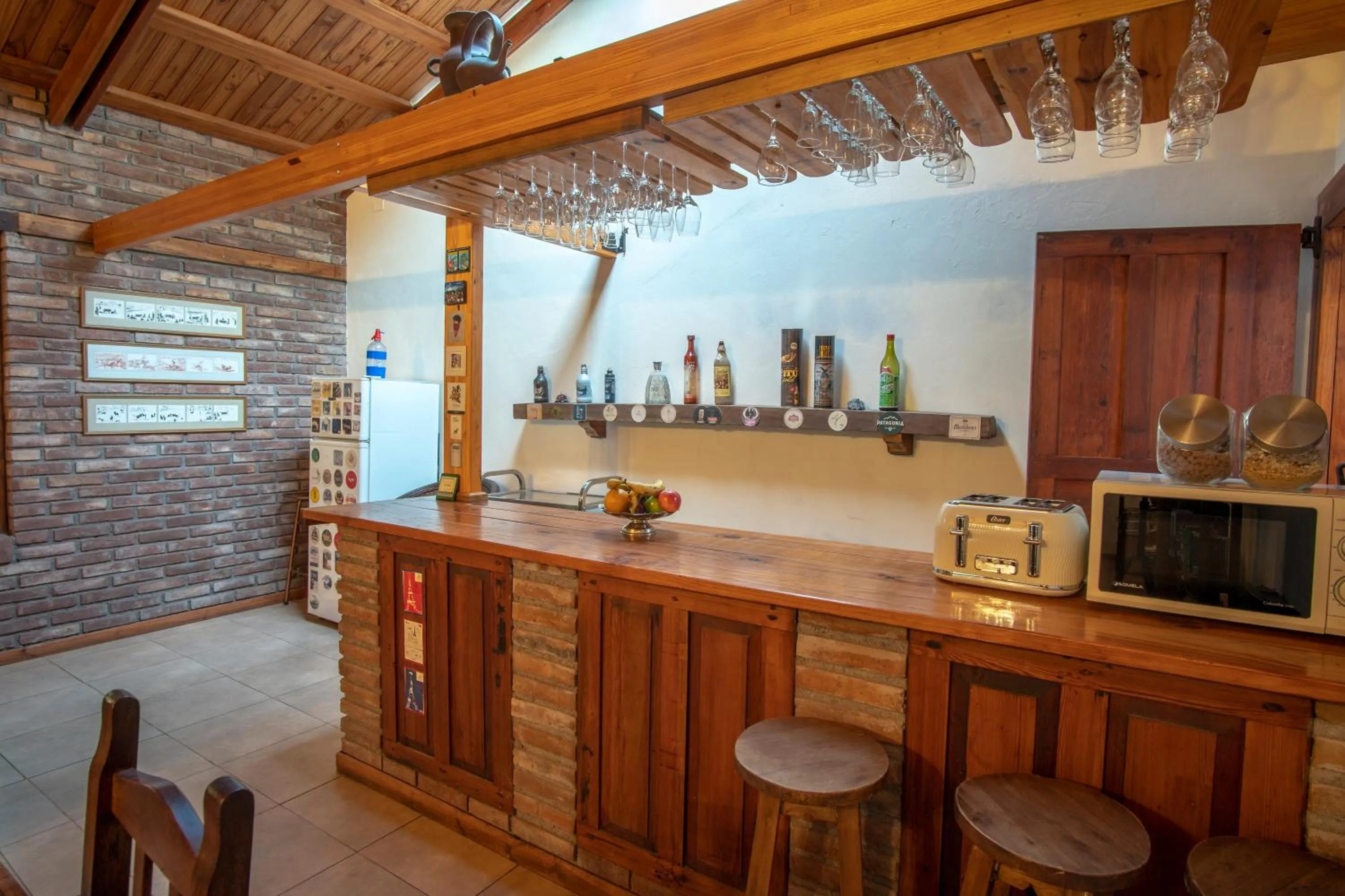 Communal lounge/ TV room in Lujan De Cuyo B&B