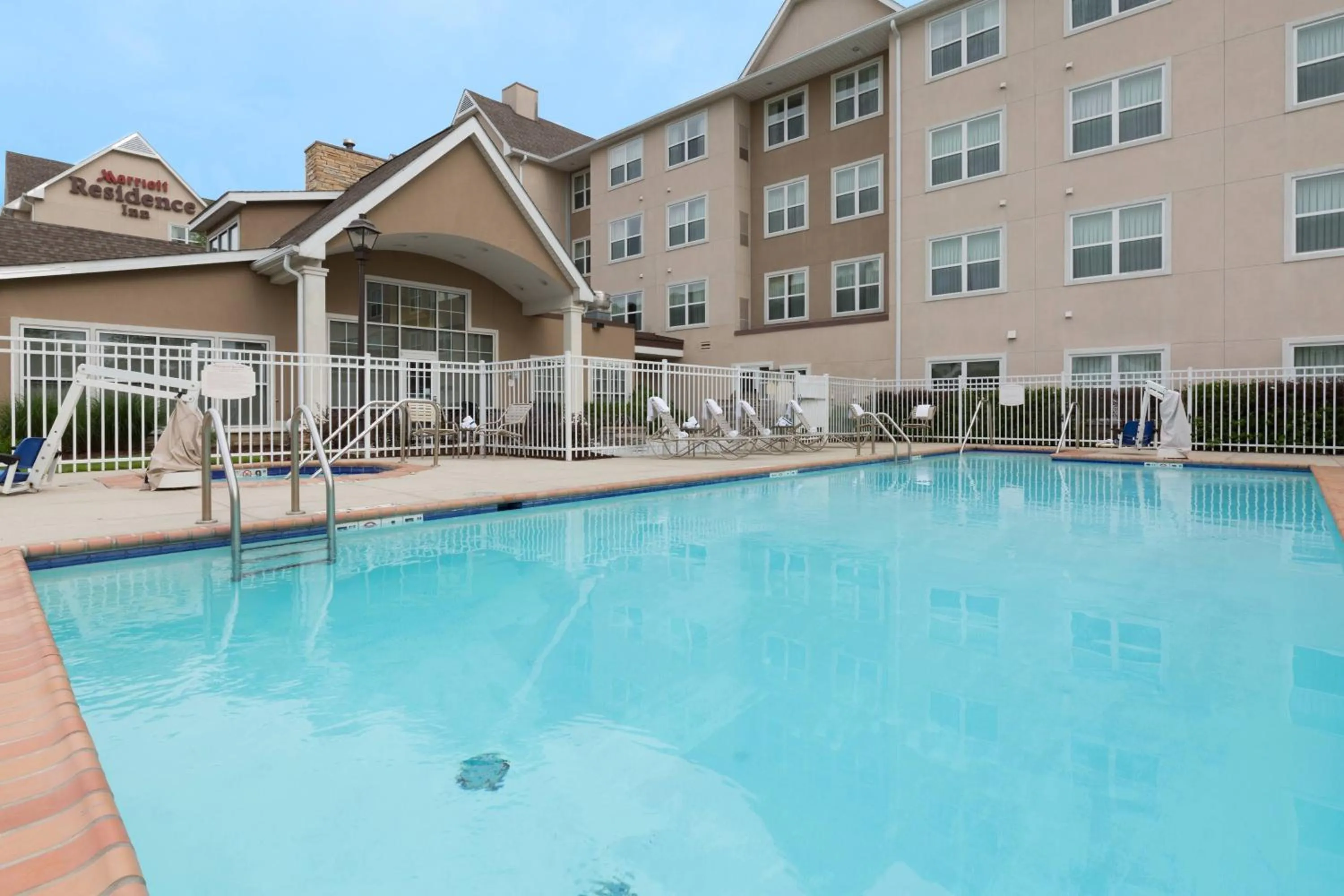 Swimming pool in Residence Inn by Marriott Baton Rouge near LSU