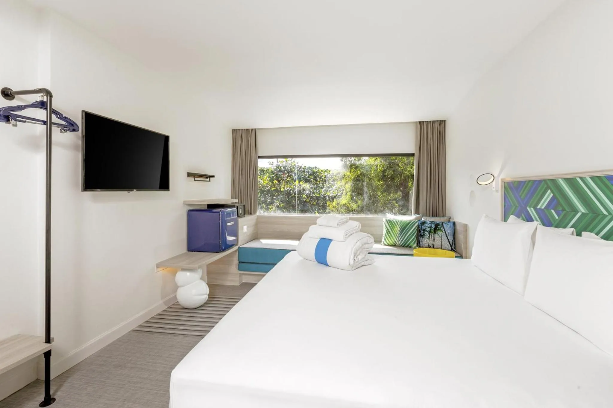 Photo of the whole room, Bed in COSI Samui Chaweng Beach