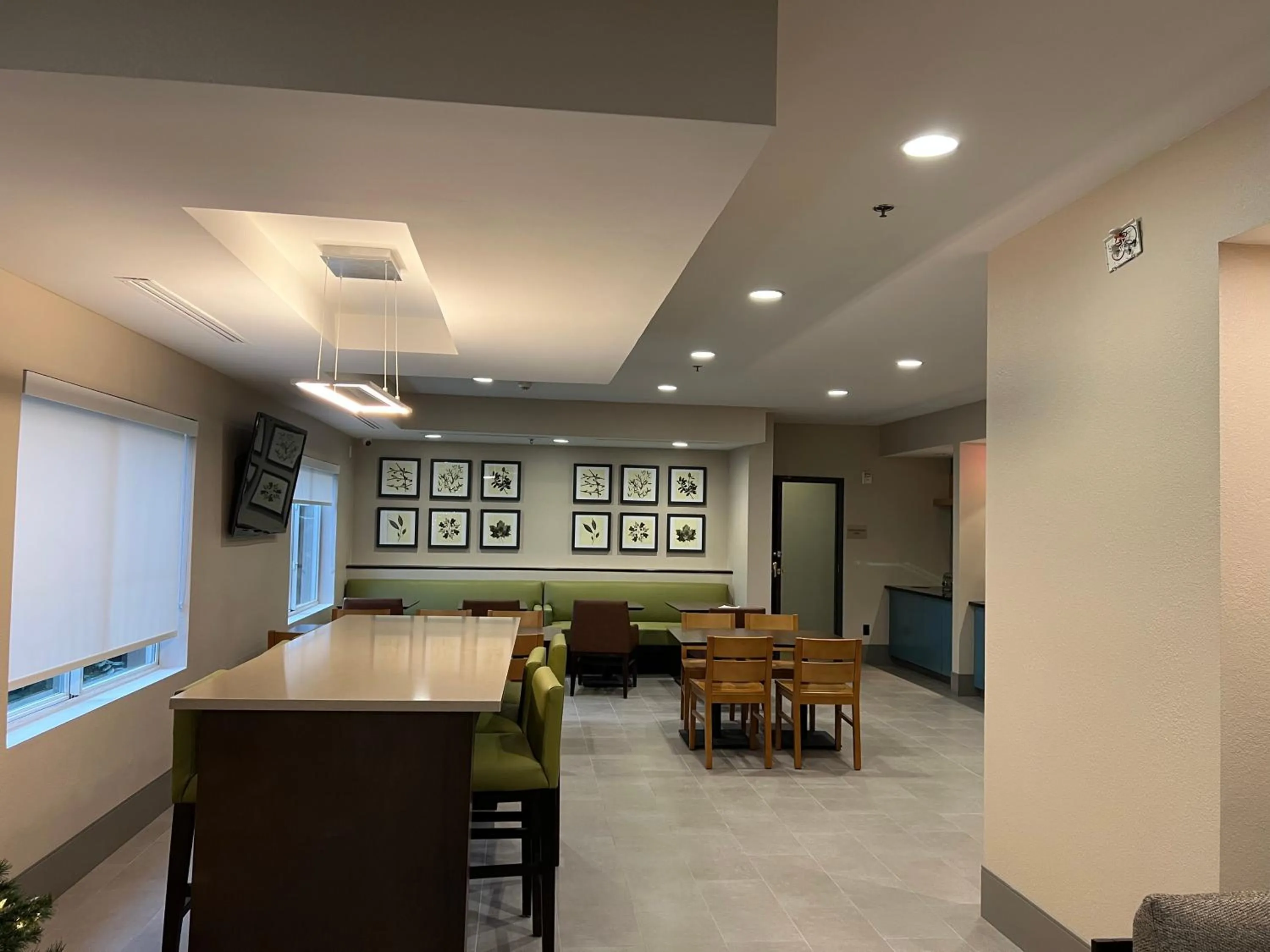 Breakfast in Country Inn & Suites by Radisson, LSU - Medical Corridor