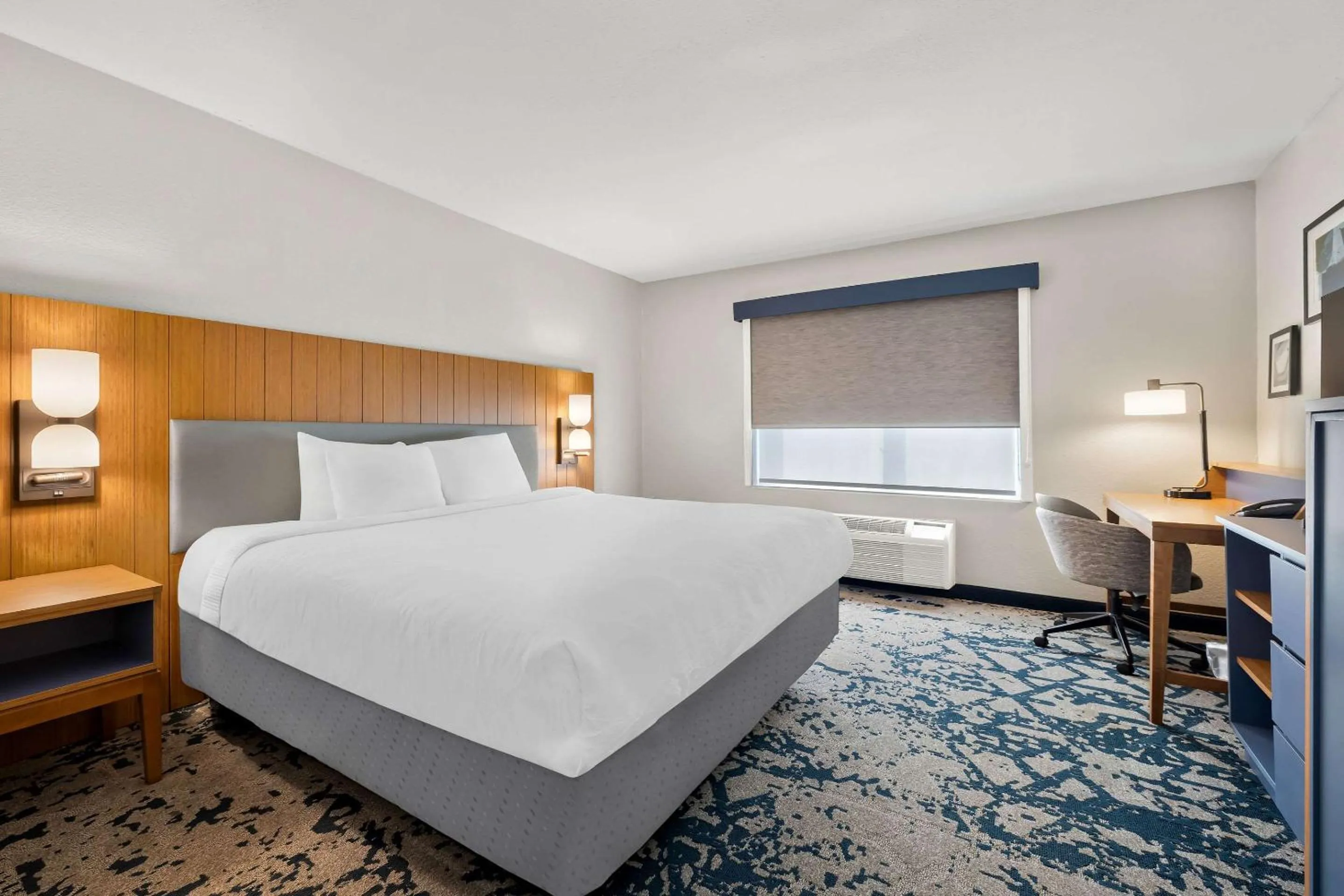 Bedroom, Bed in Country Inn & Suites by Radisson, LSU - Medical Corridor