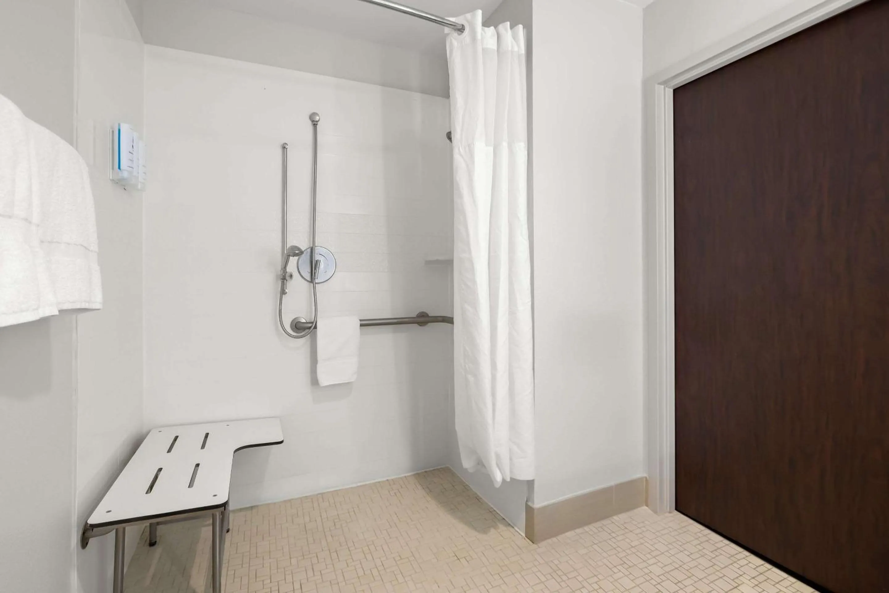 Bedroom in Country Inn & Suites by Radisson, LSU - Medical Corridor