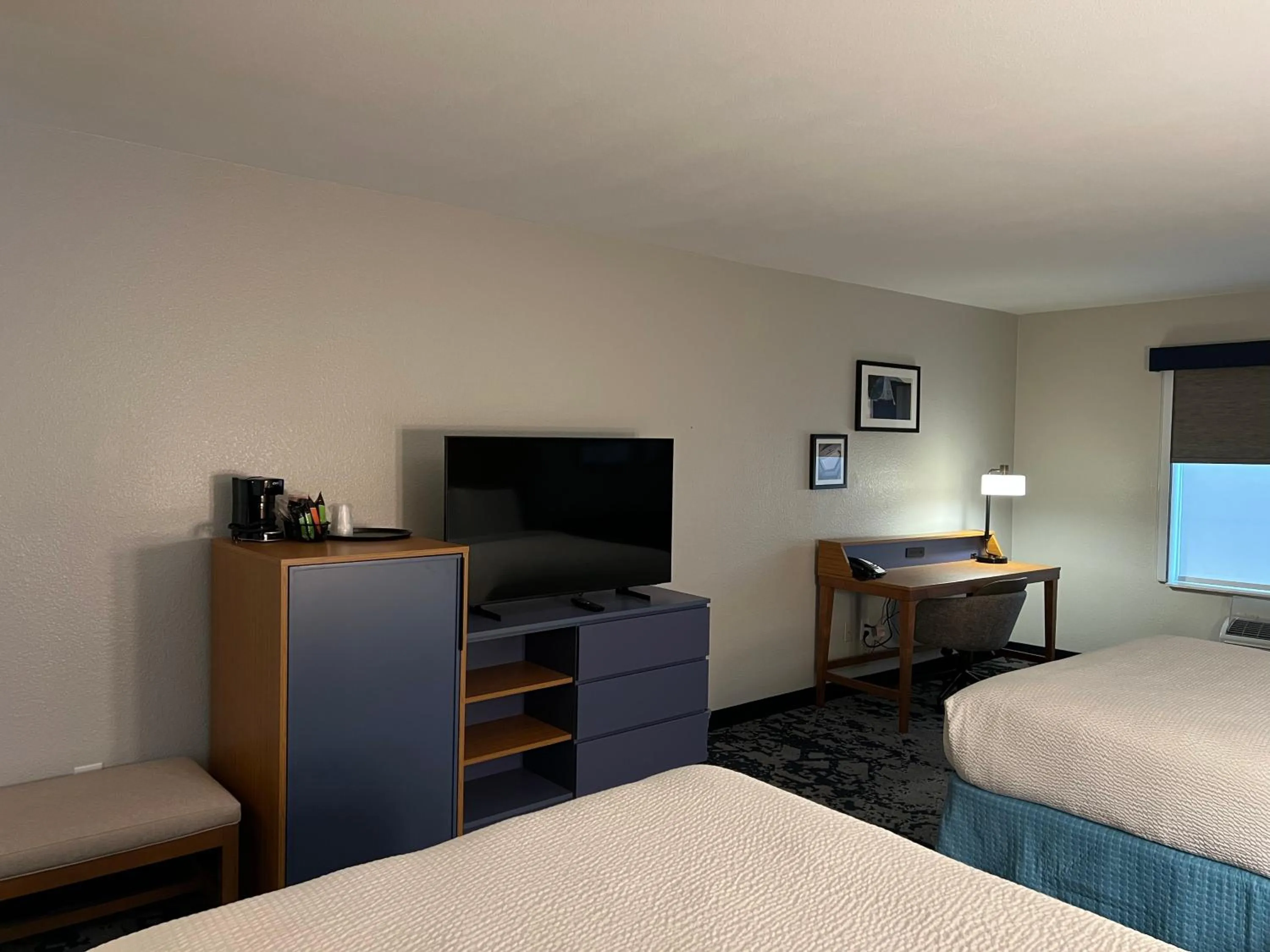 Photo of the whole room, Bed in Country Inn & Suites by Radisson, LSU - Medical Corridor