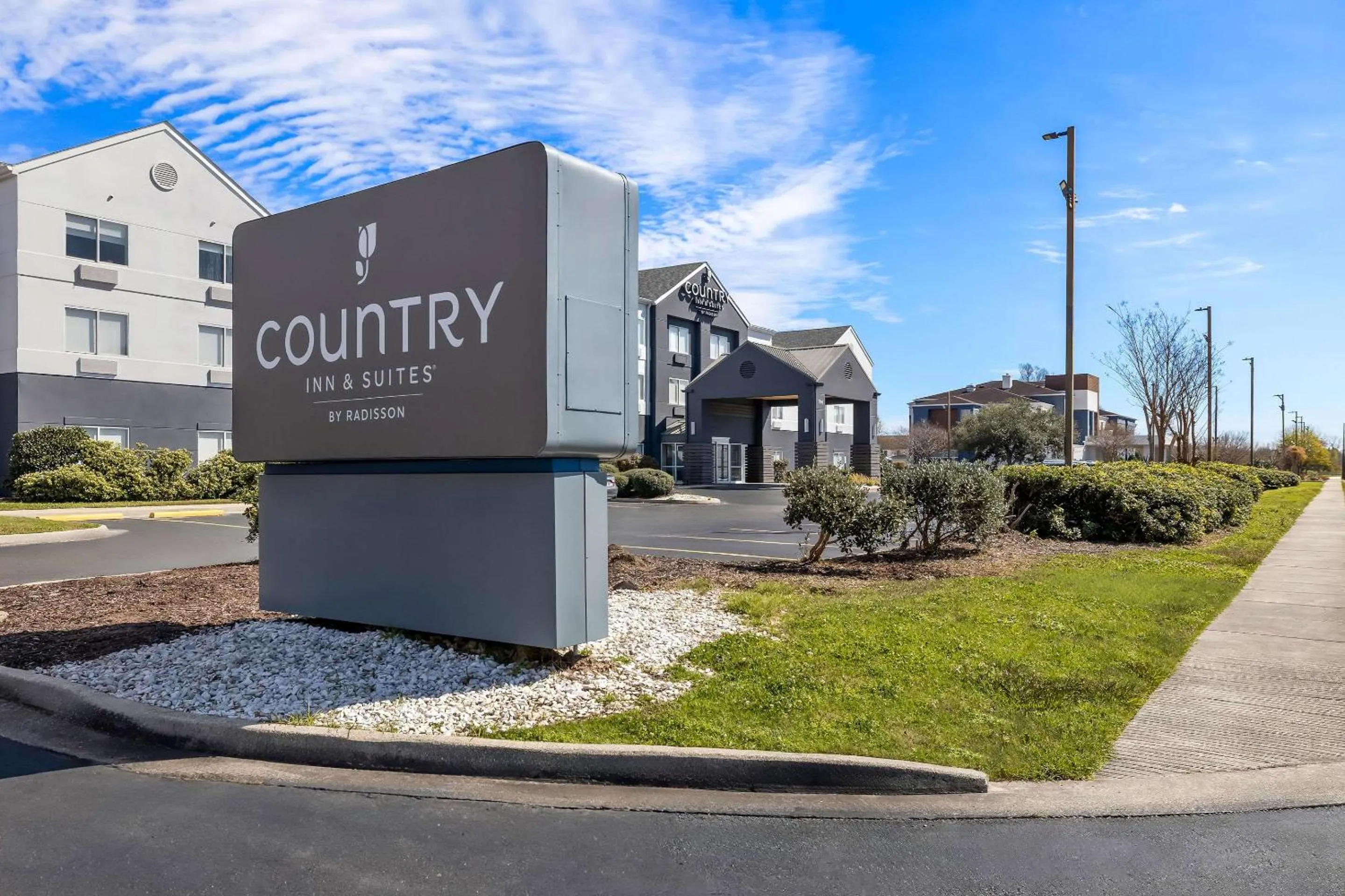 Property building in Country Inn & Suites by Radisson, LSU - Medical Corridor