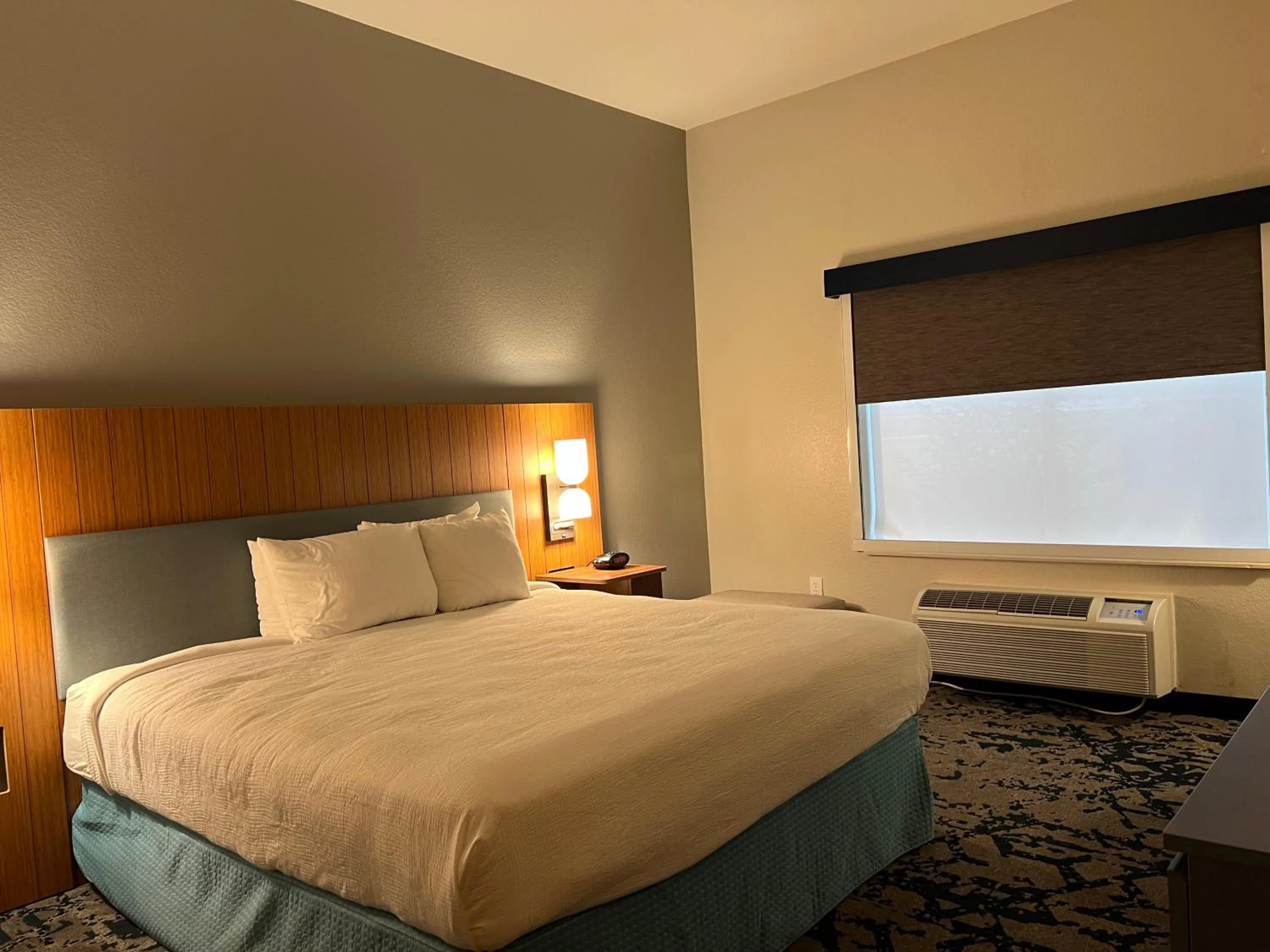 Photo of the whole room, Bed in Country Inn & Suites by Radisson, LSU - Medical Corridor