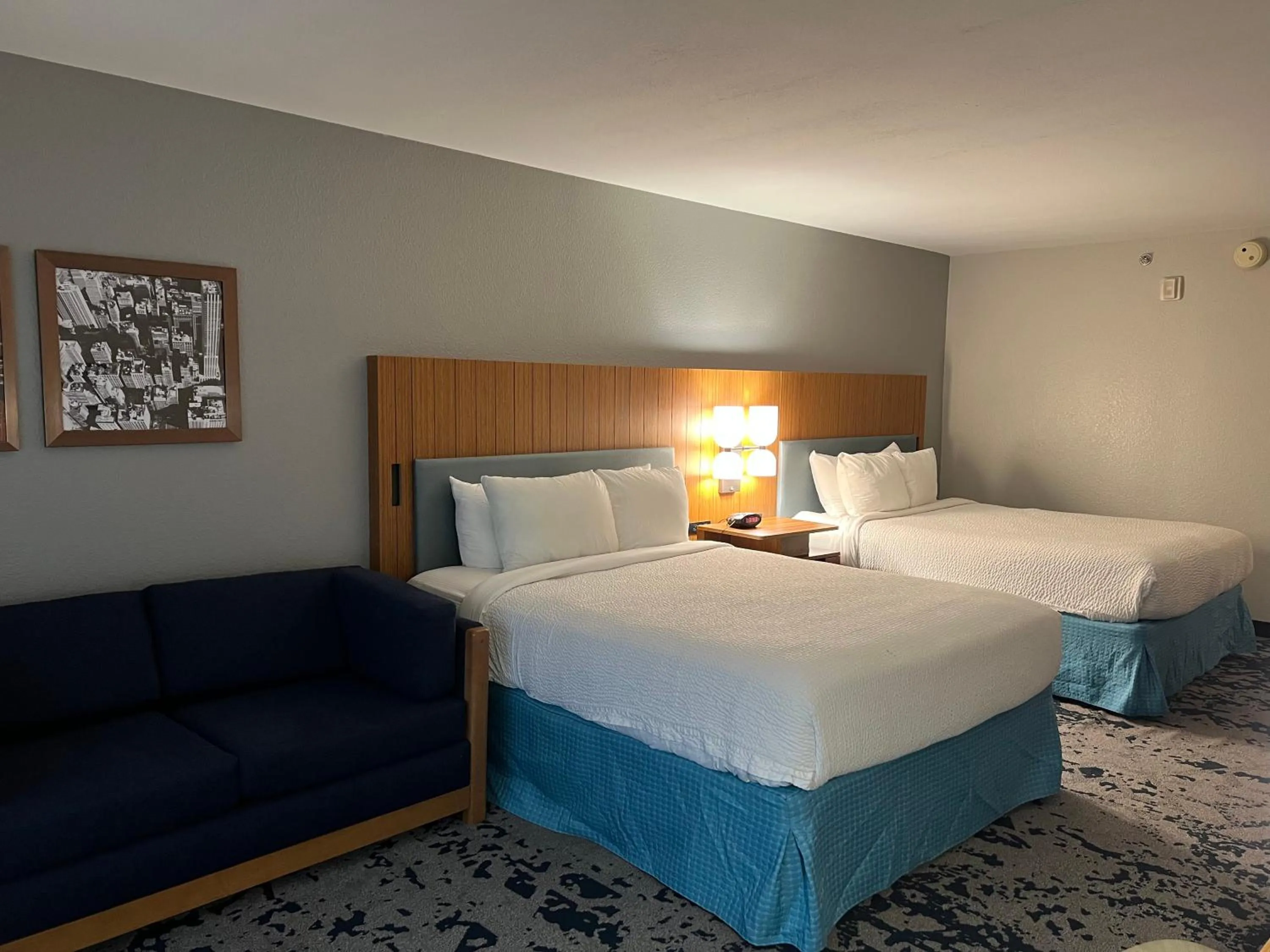 Photo of the whole room, Bed in Country Inn & Suites by Radisson, LSU - Medical Corridor