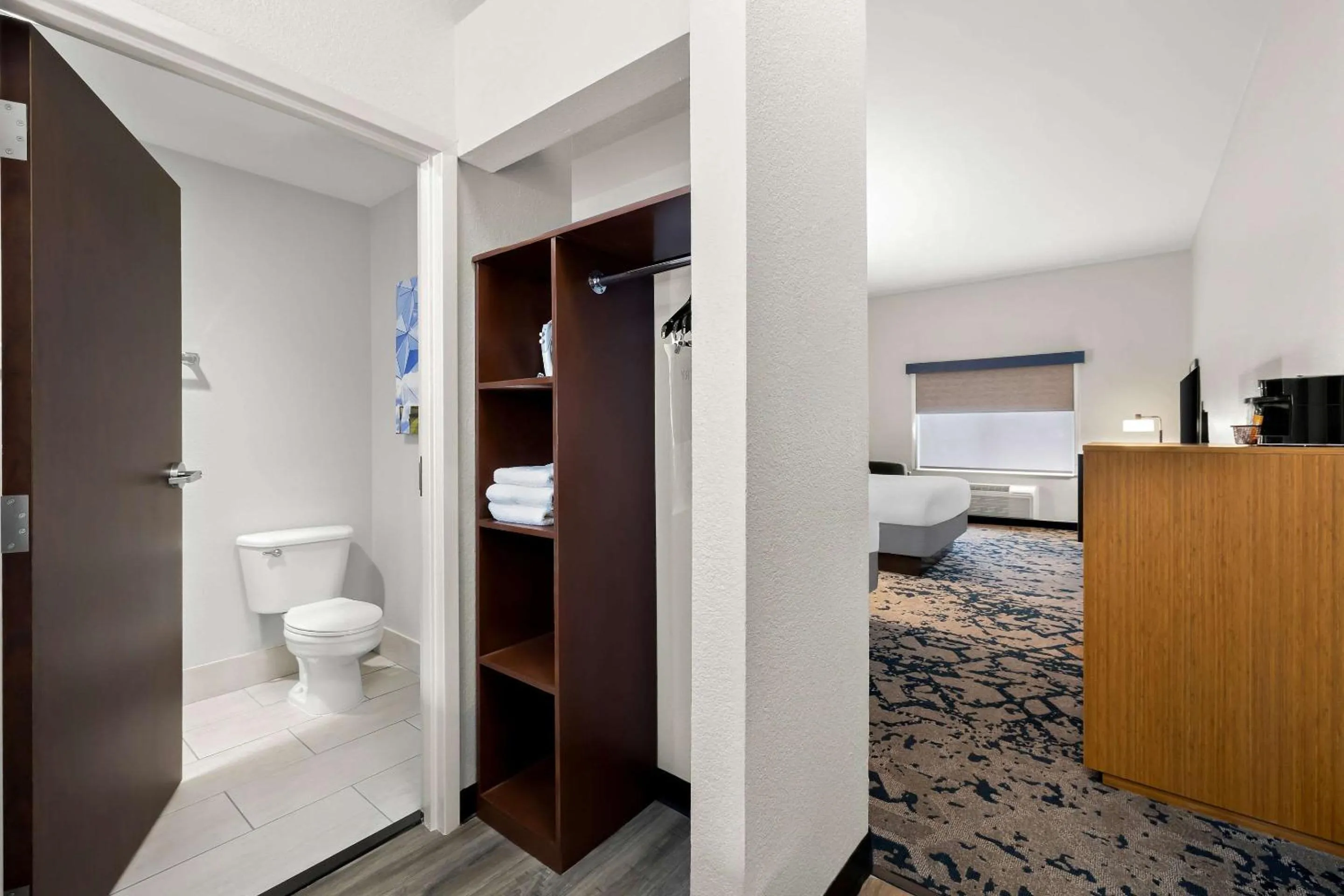 Bedroom, Bed in Country Inn & Suites by Radisson, LSU - Medical Corridor