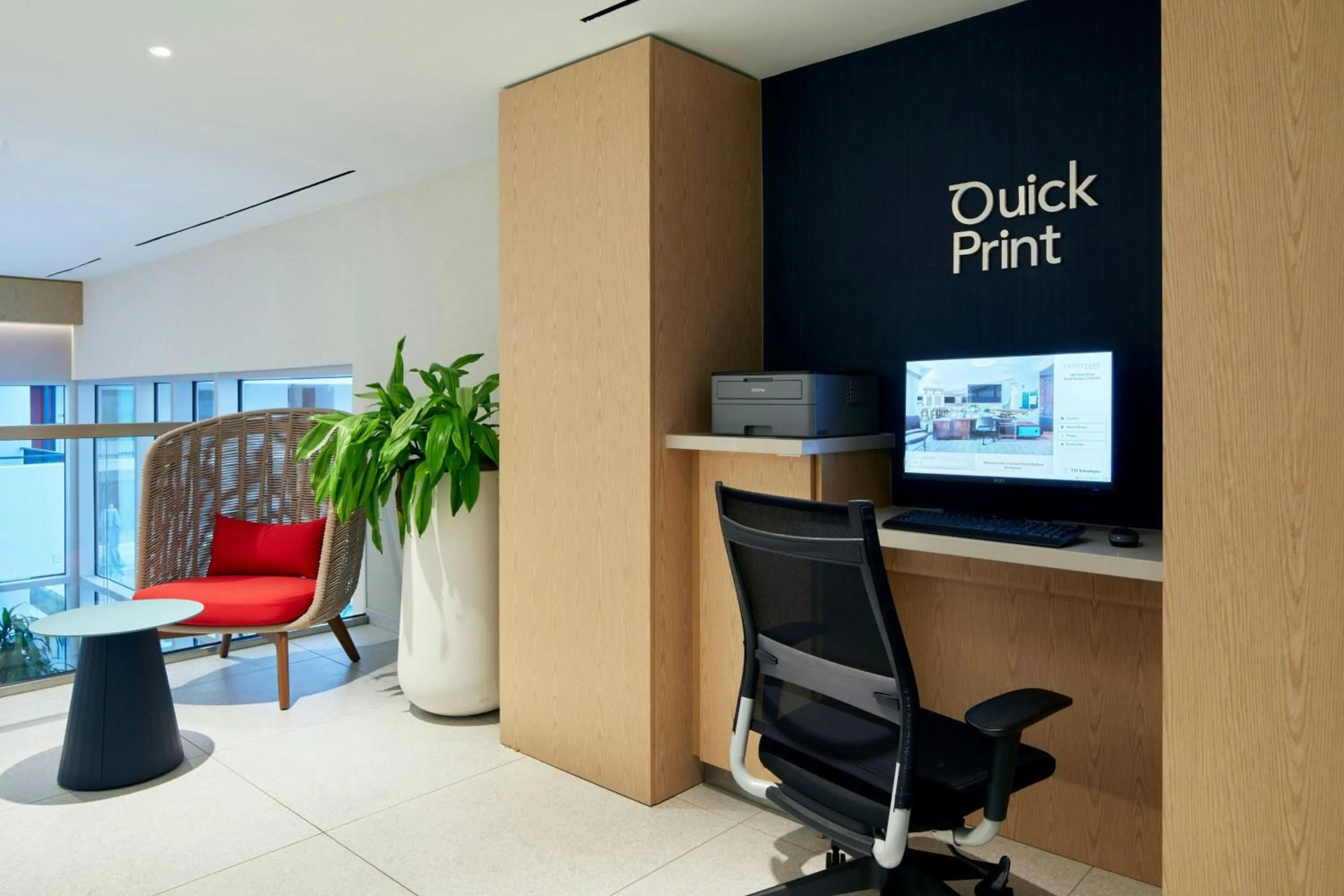 Lounge or bar in Courtyard by Marriott Santa Barbara Downtown