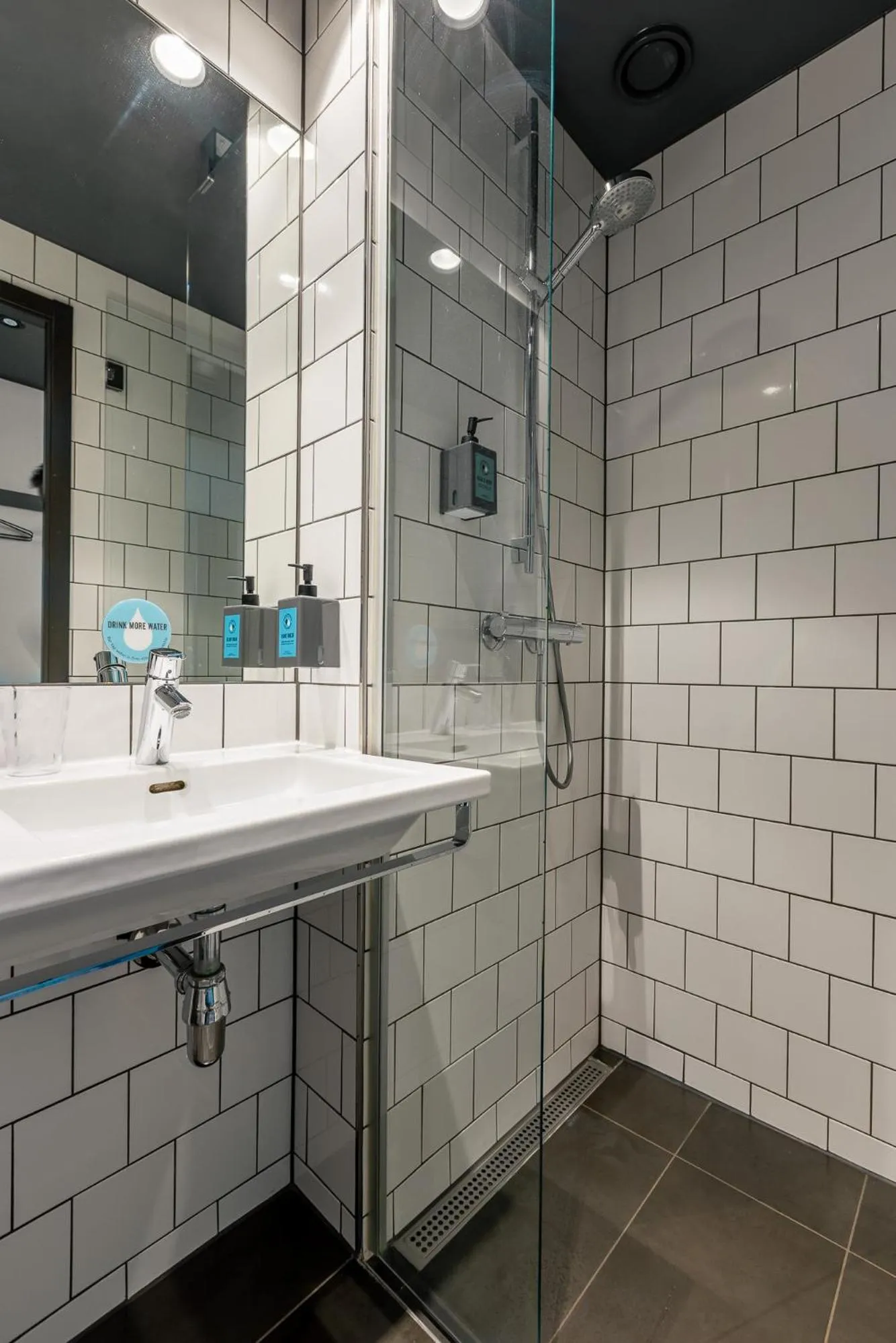 Shower in Comfort Hotel Västerås