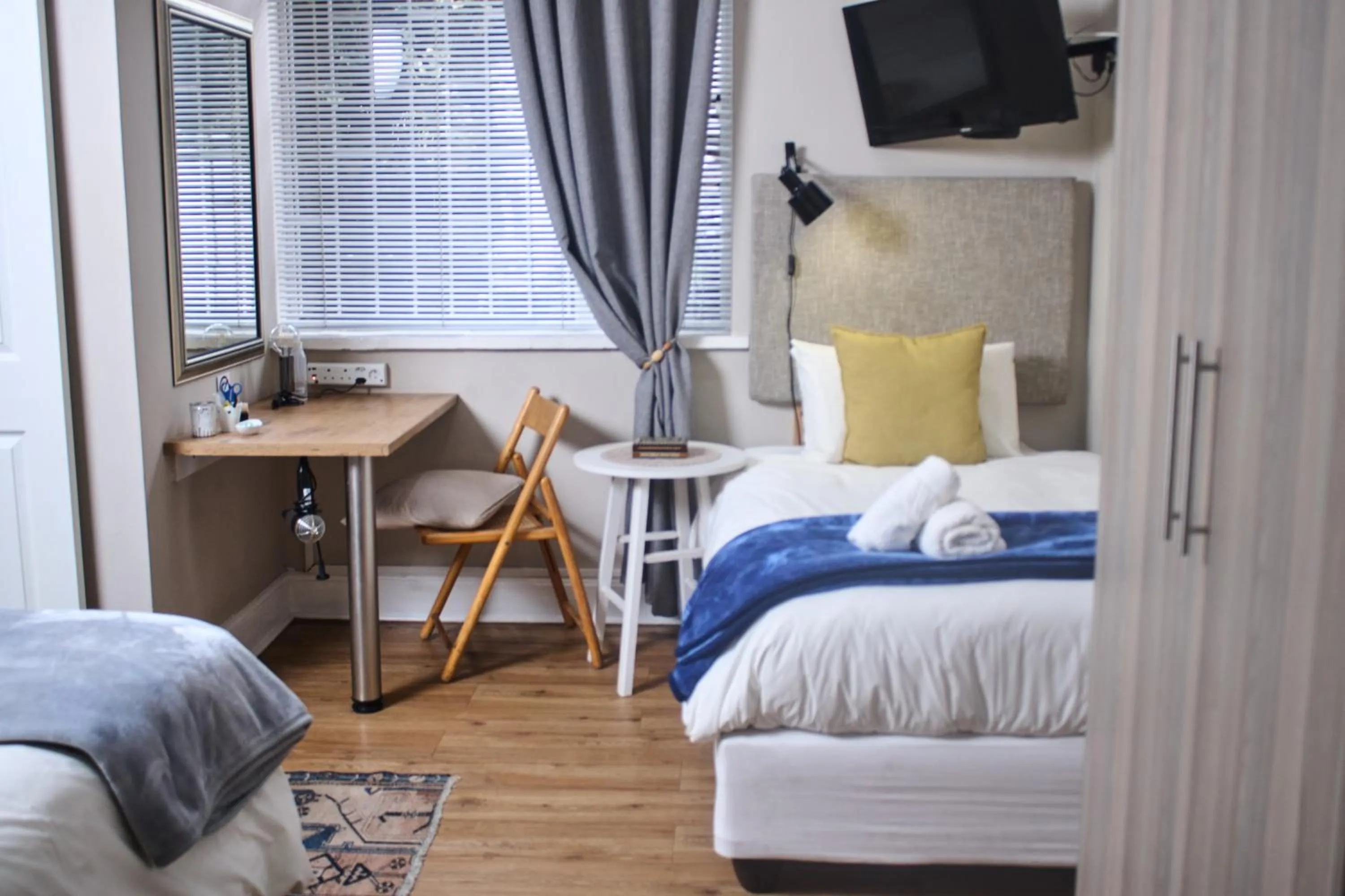 Photo of the whole room, Bed in De Akker Guest House Oudtshoorn