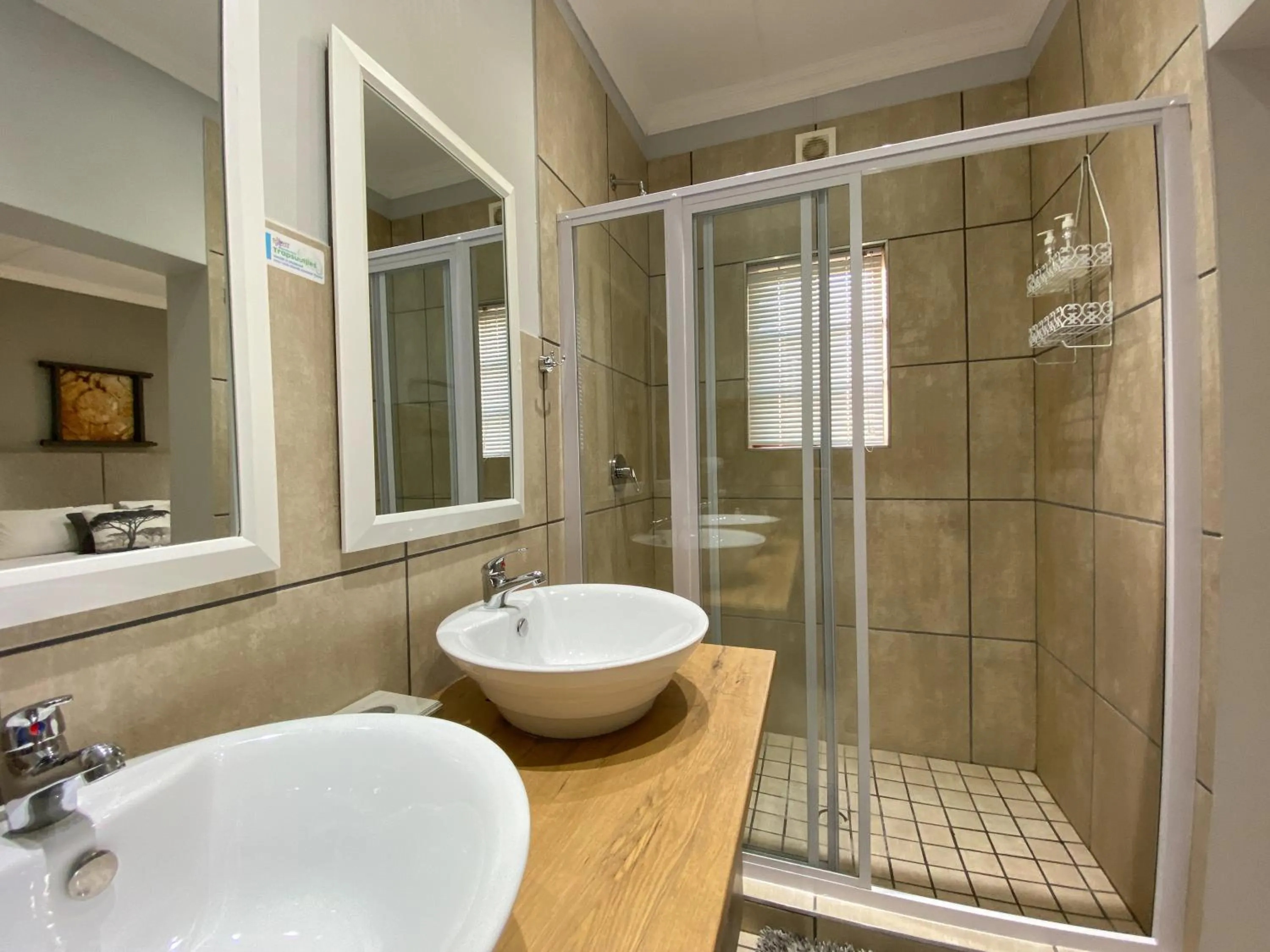 Bathroom in De Akker Guest House Oudtshoorn