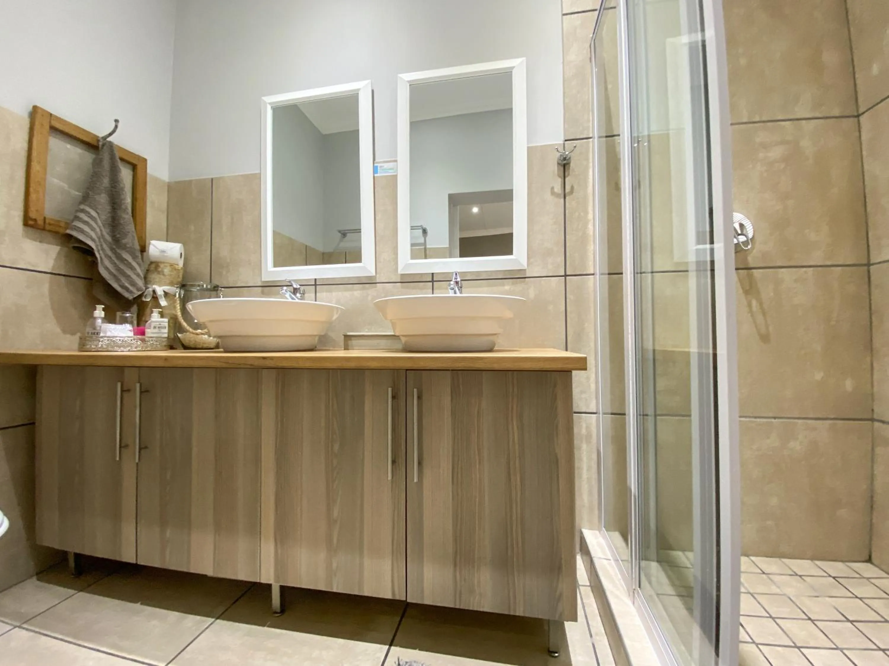 Bathroom in De Akker Guest House Oudtshoorn