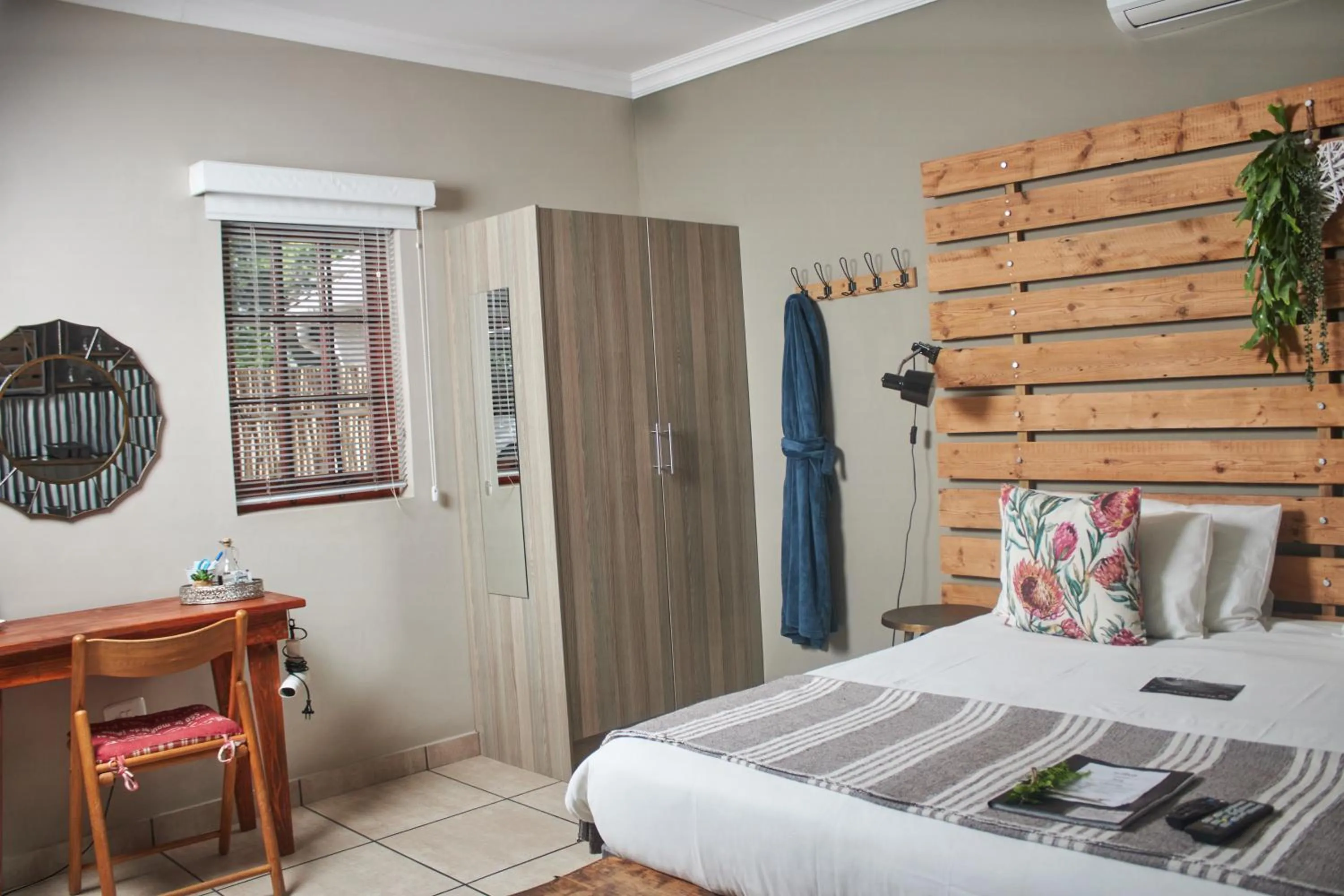 Bed in De Akker Guest House Oudtshoorn