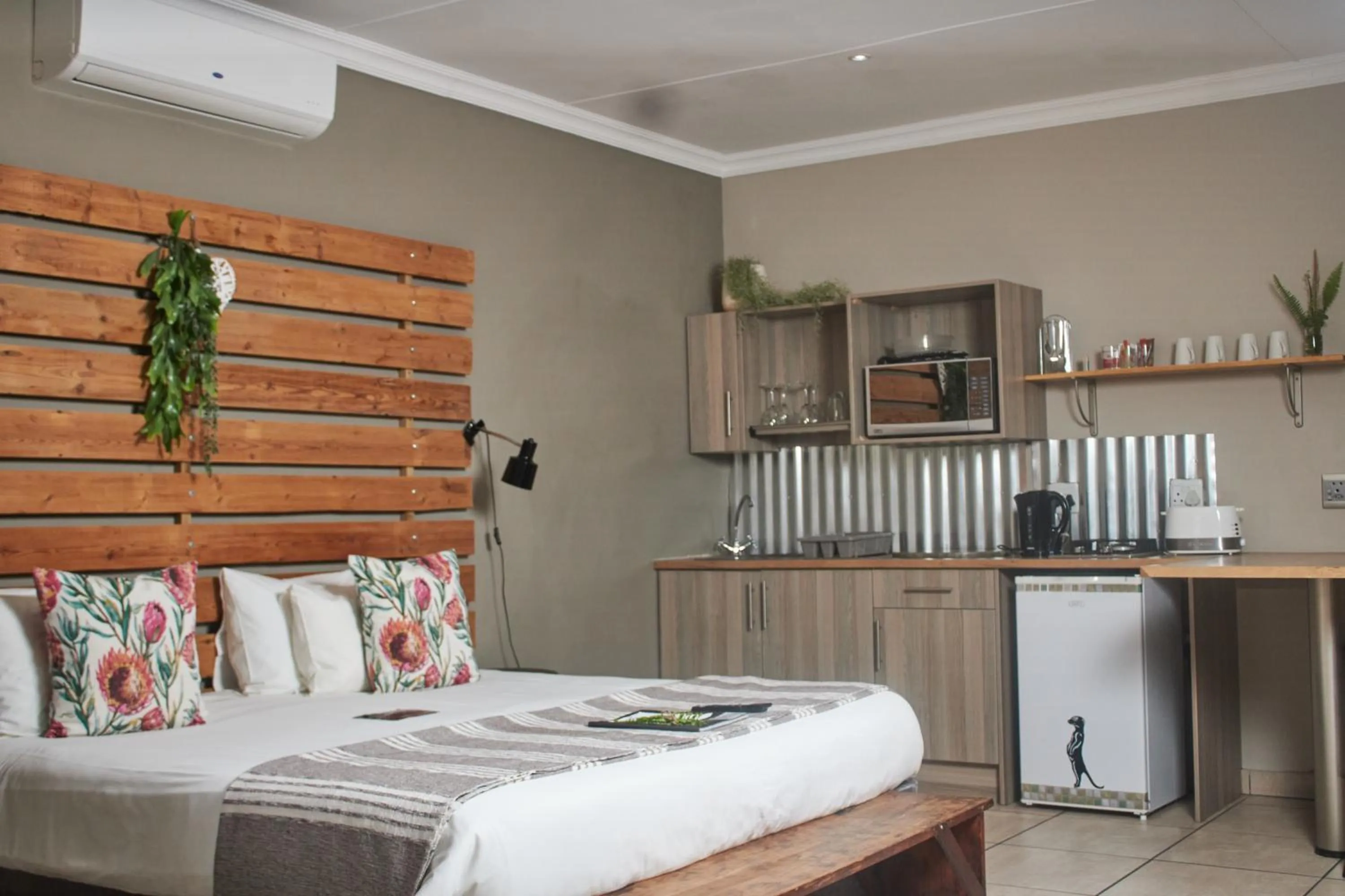 Bed in De Akker Guest House Oudtshoorn