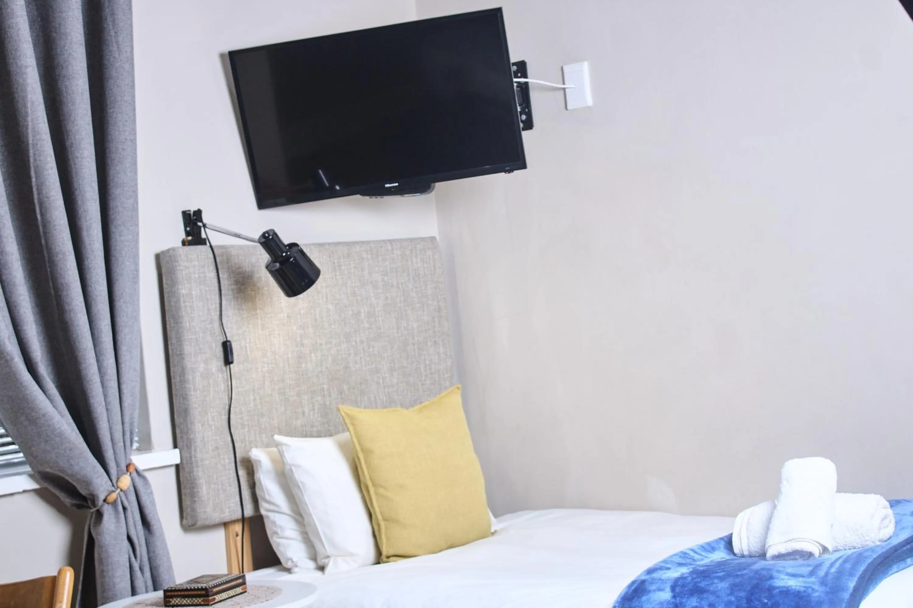 TV and multimedia, Bed in De Akker Guest House Oudtshoorn
