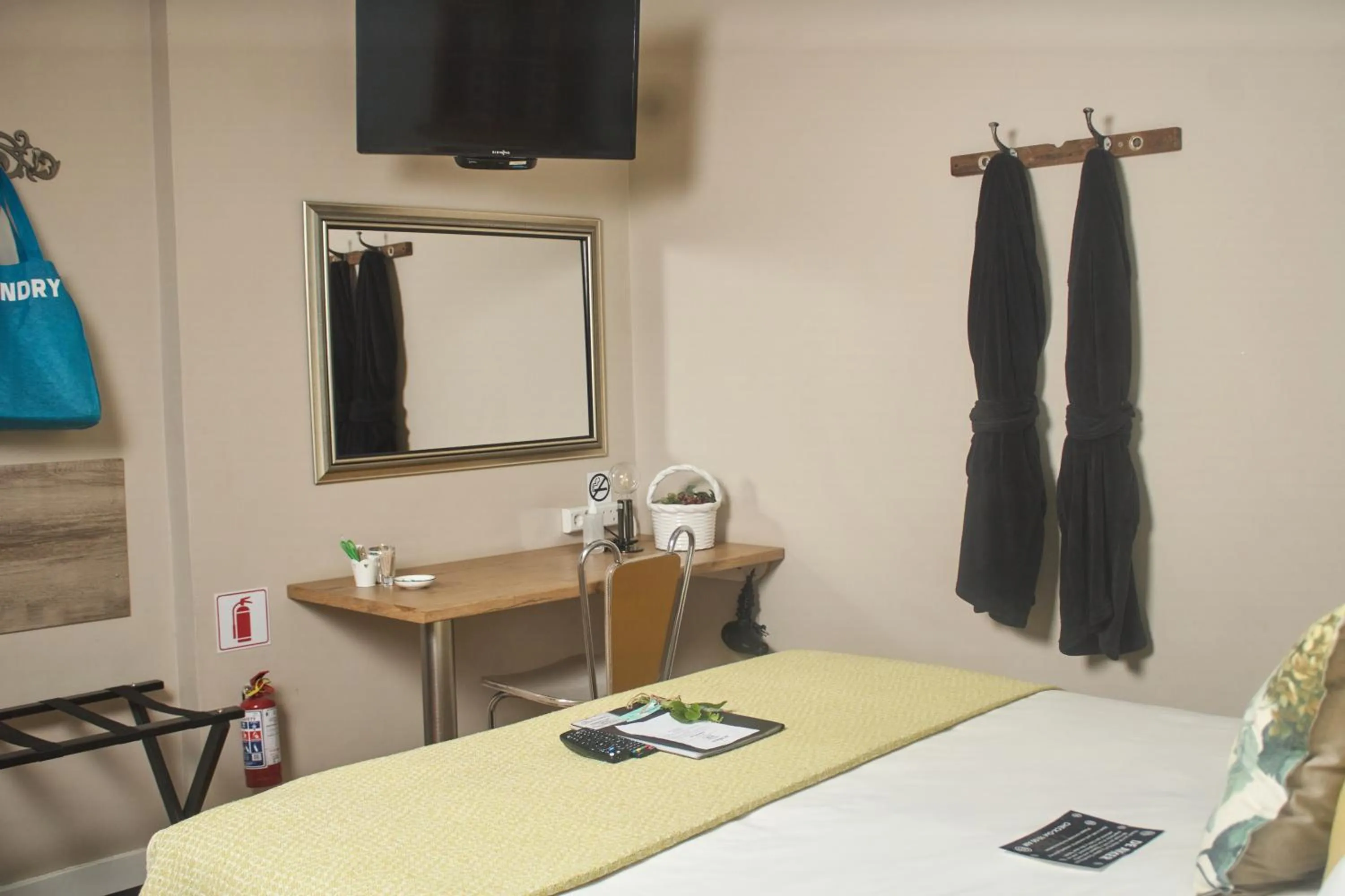 TV and multimedia, Bed in De Akker Guest House Oudtshoorn