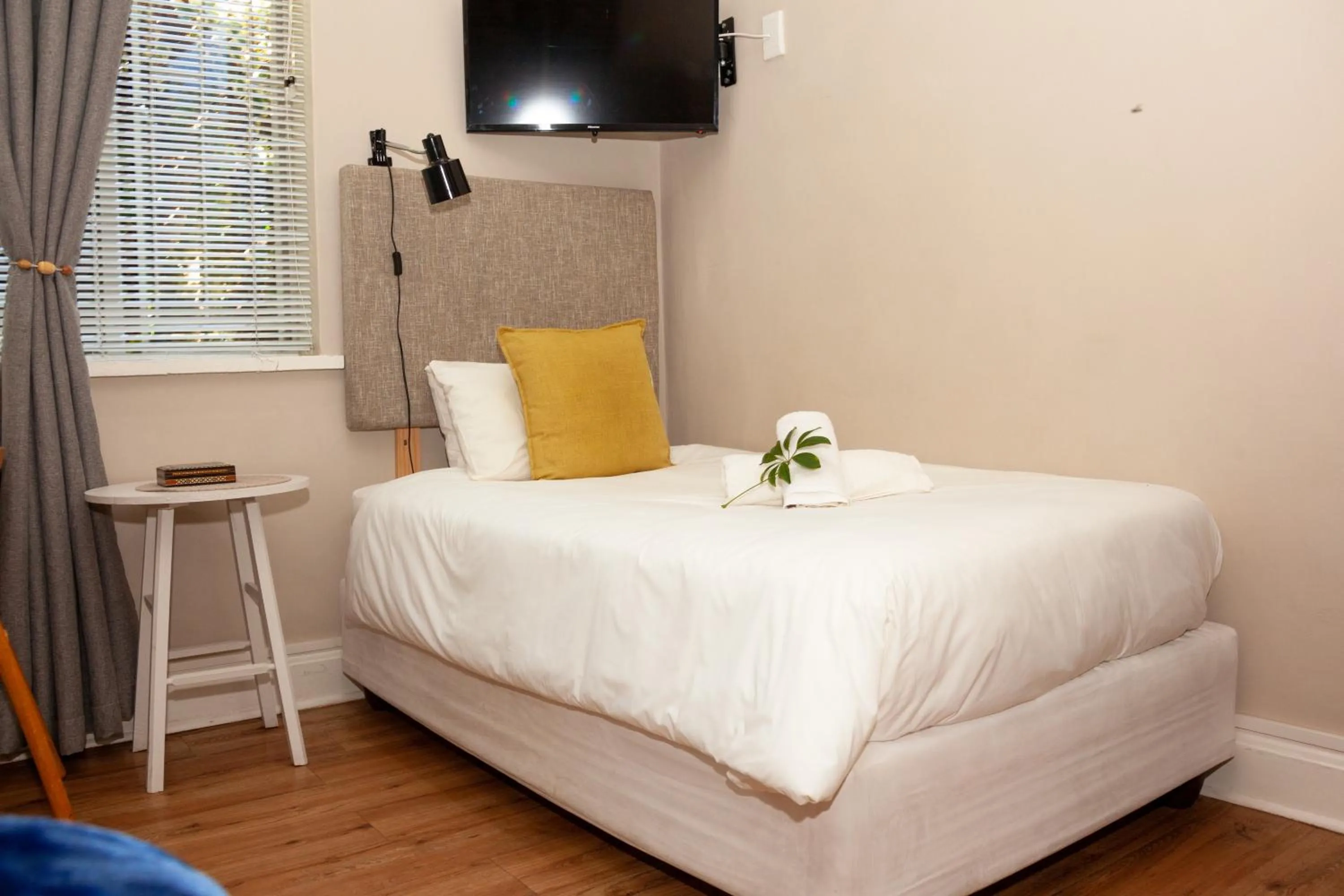 Bed in De Akker Guest House Oudtshoorn