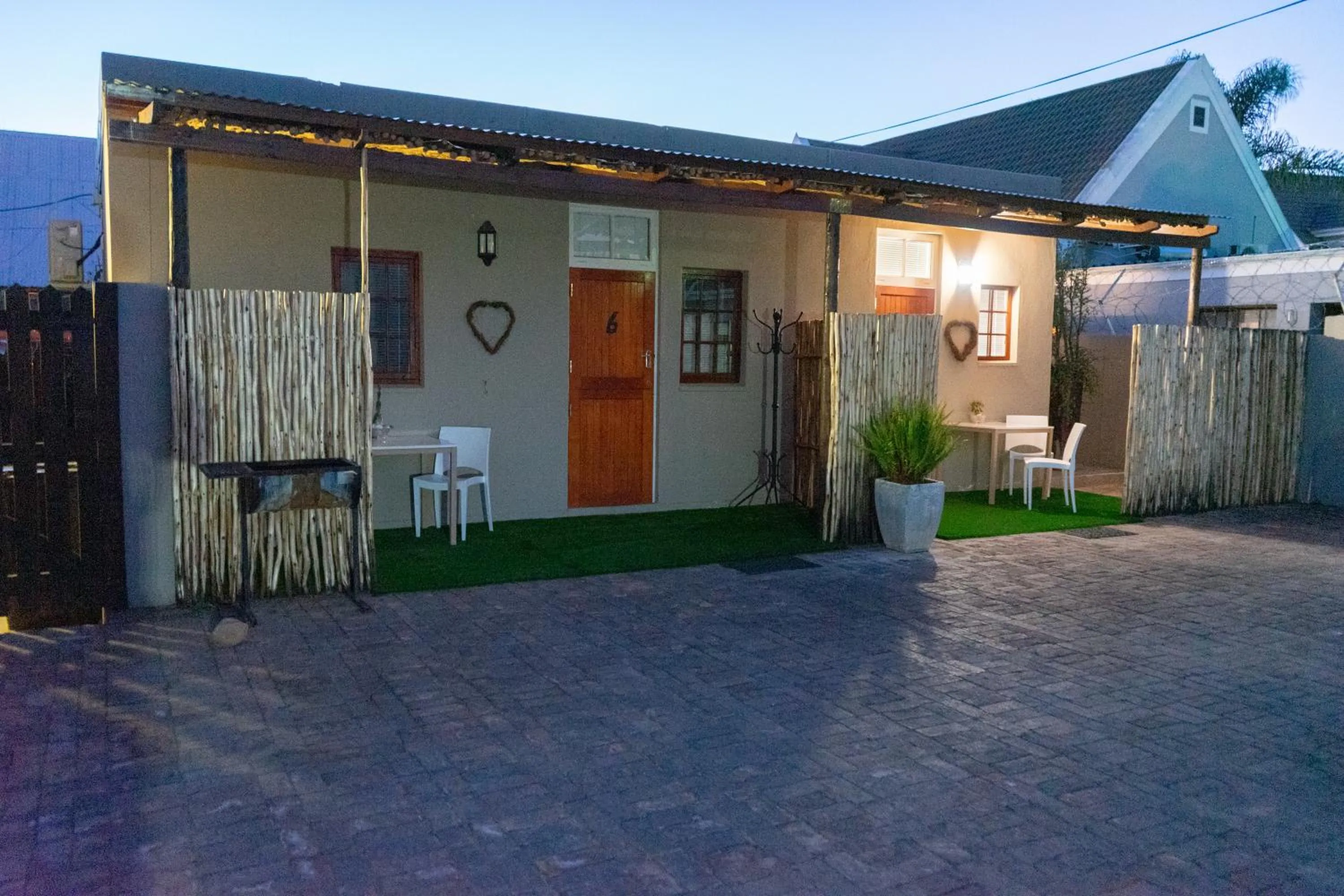 Facade/entrance in De Akker Guest House Oudtshoorn