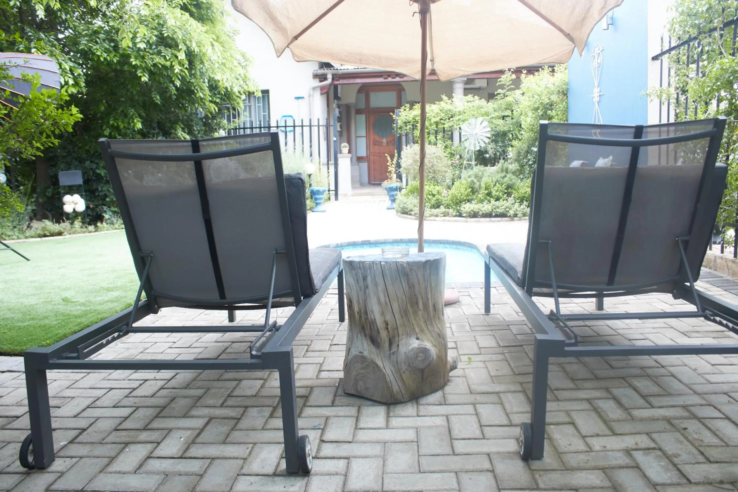 sunbed in De Akker Guest House Oudtshoorn