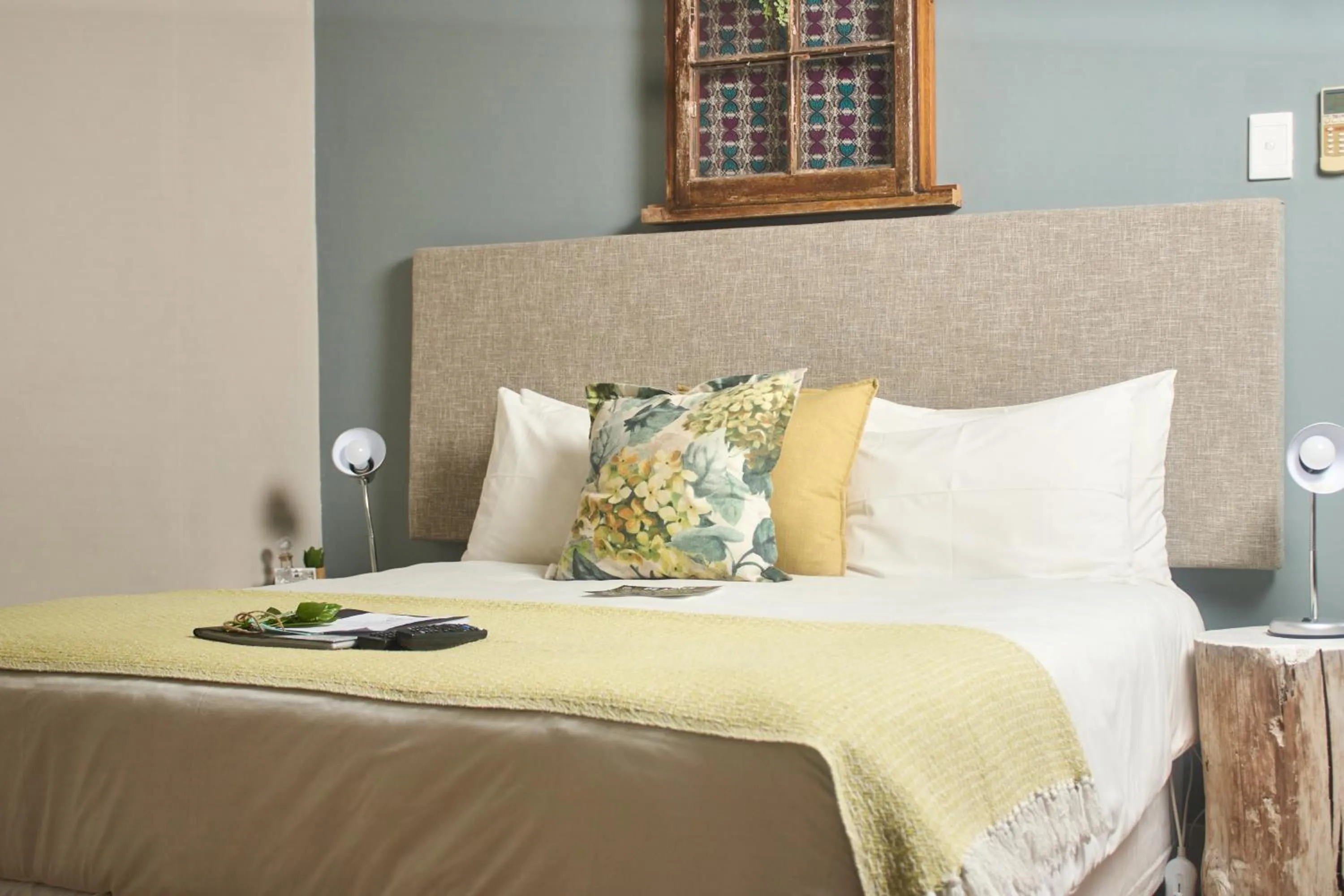 Bed in De Akker Guest House Oudtshoorn