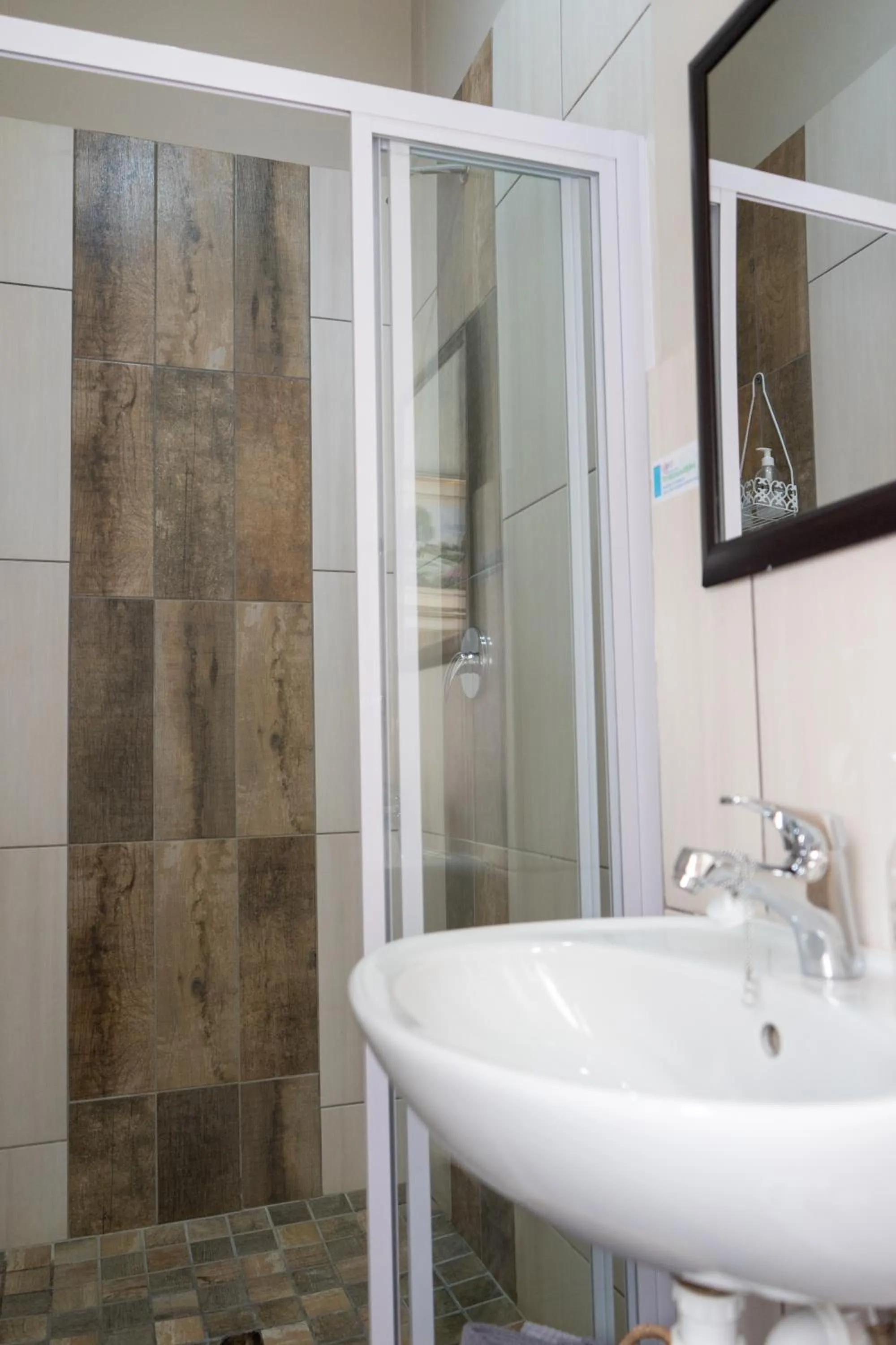 Bathroom in De Akker Guest House Oudtshoorn