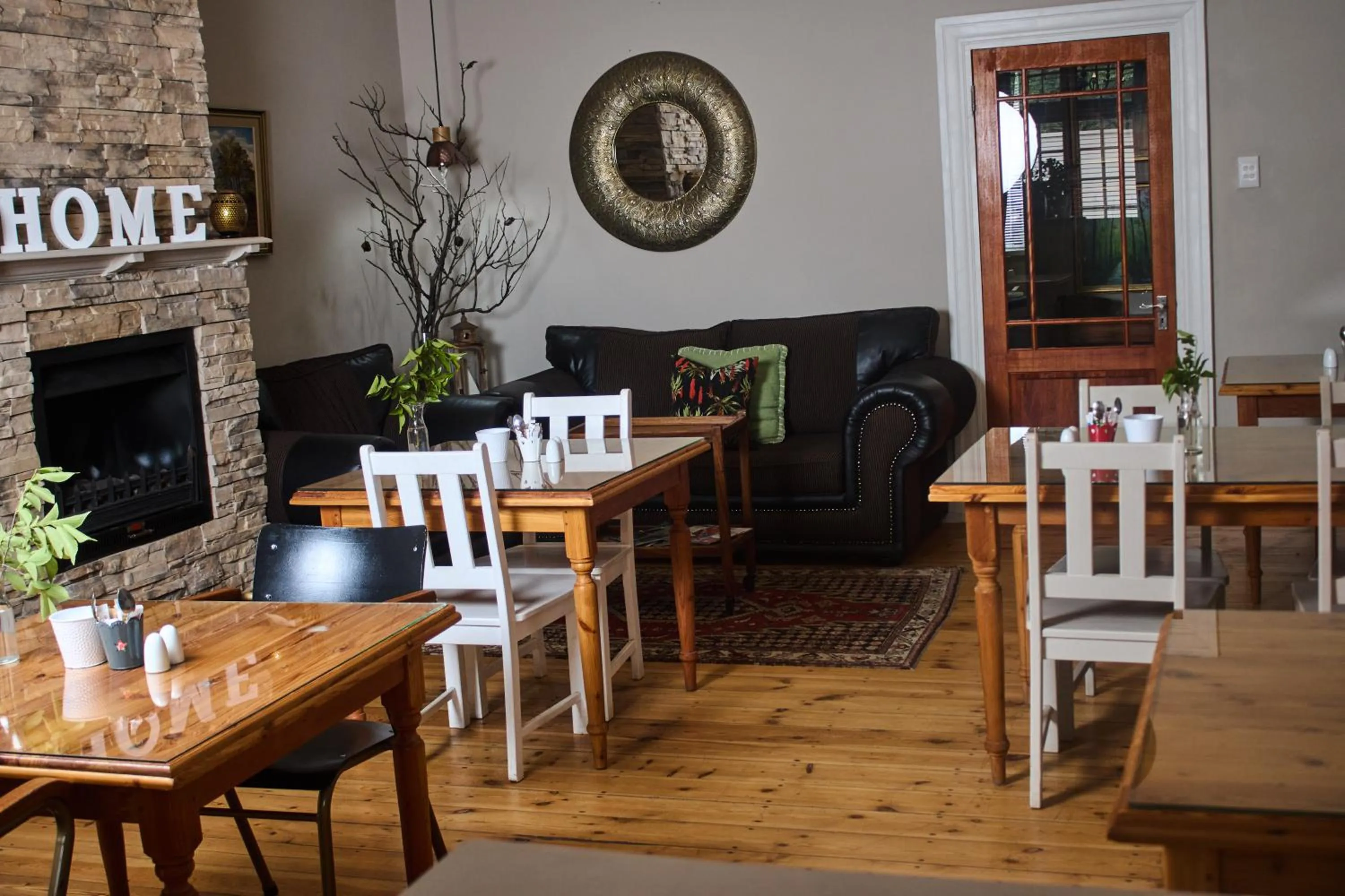 Dining area in De Akker Guest House Oudtshoorn