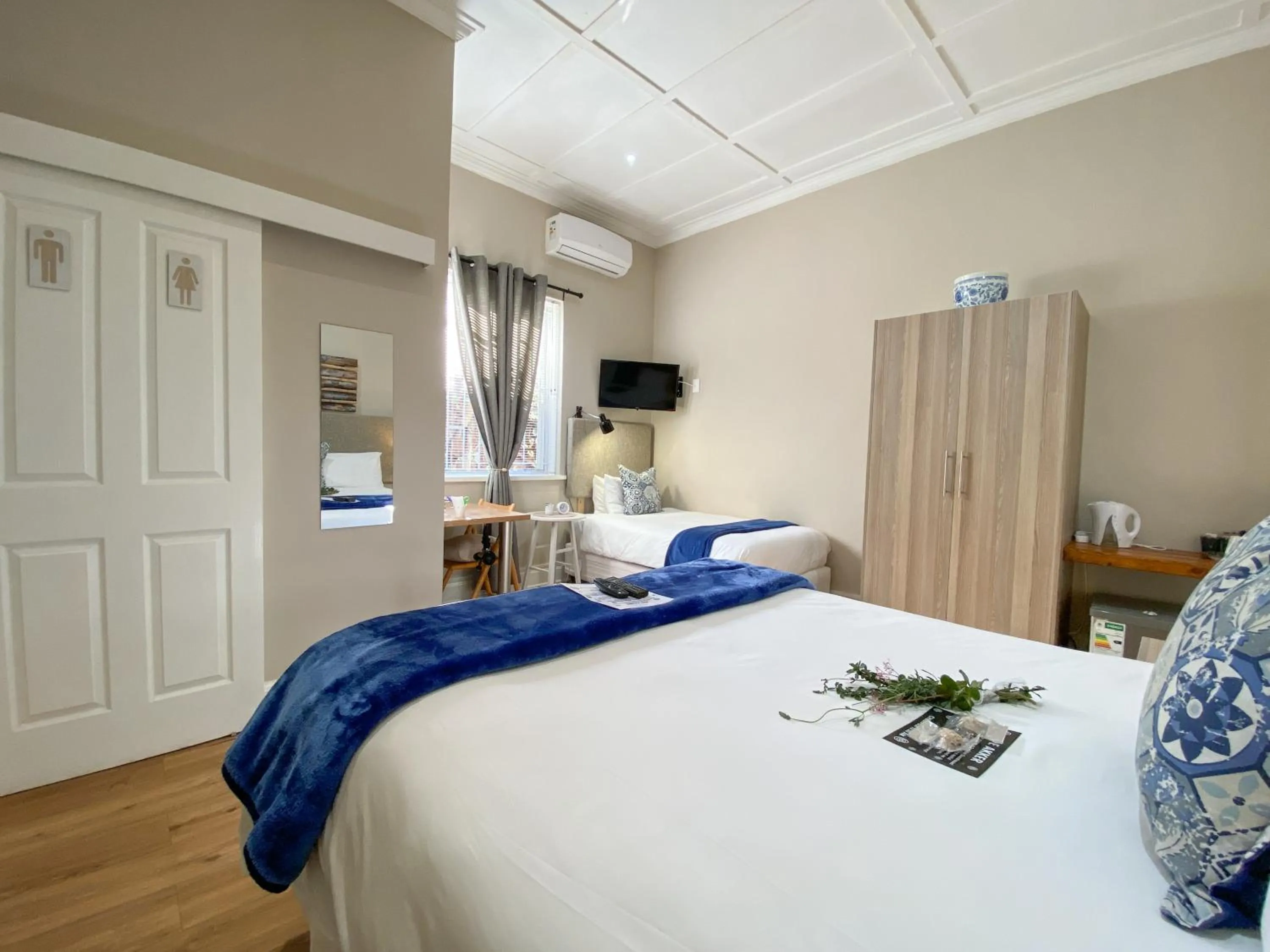 Photo of the whole room, Bed in De Akker Guest House Oudtshoorn