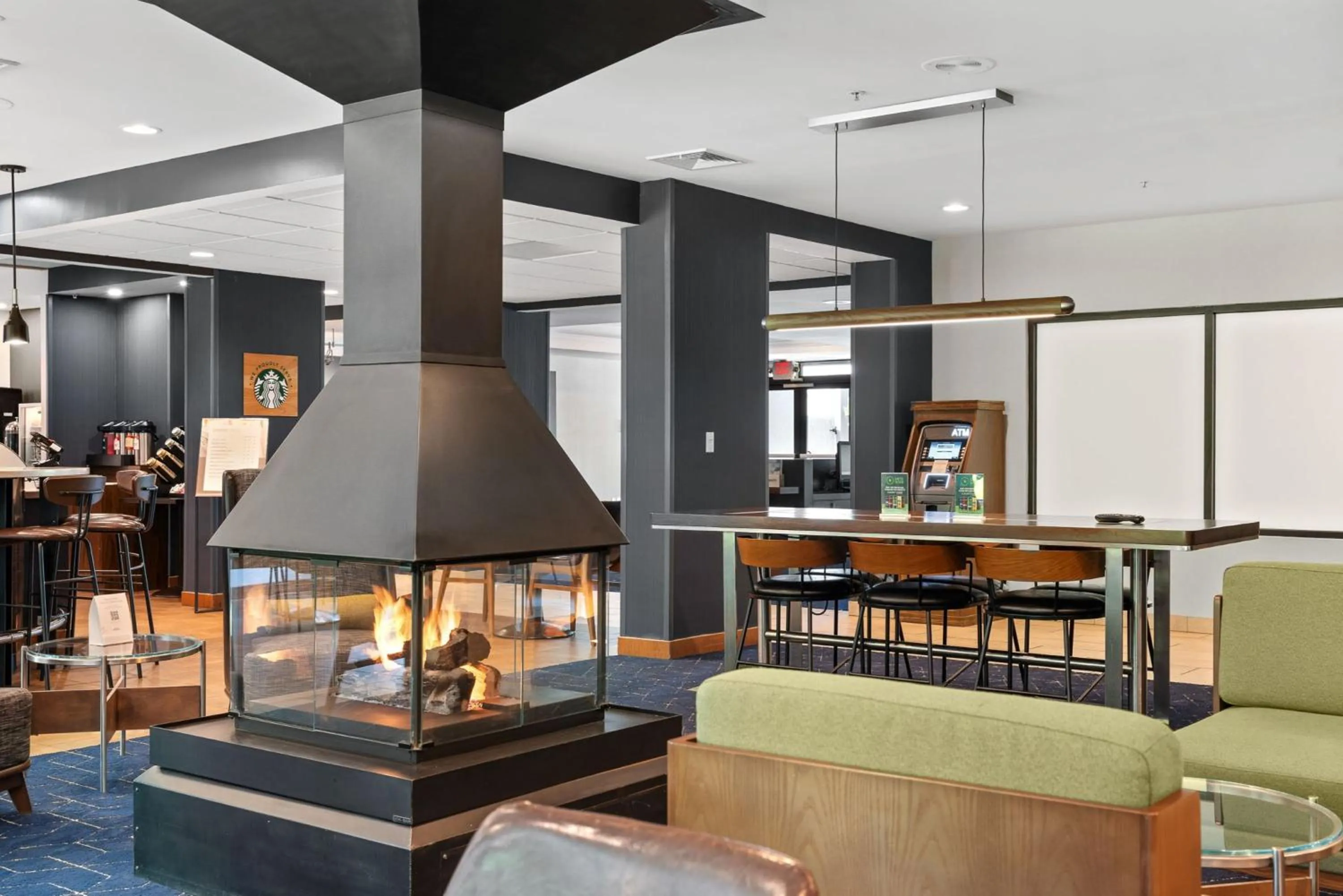 Seating area in Courtyard Burlington Williston