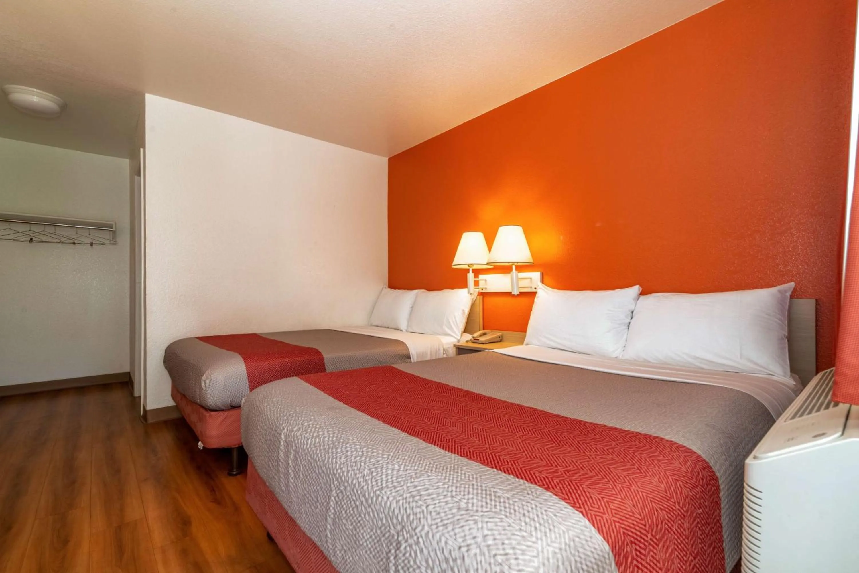 Bedroom, Bed in Motel 6-Palm Springs, CA - East - Palm Canyon