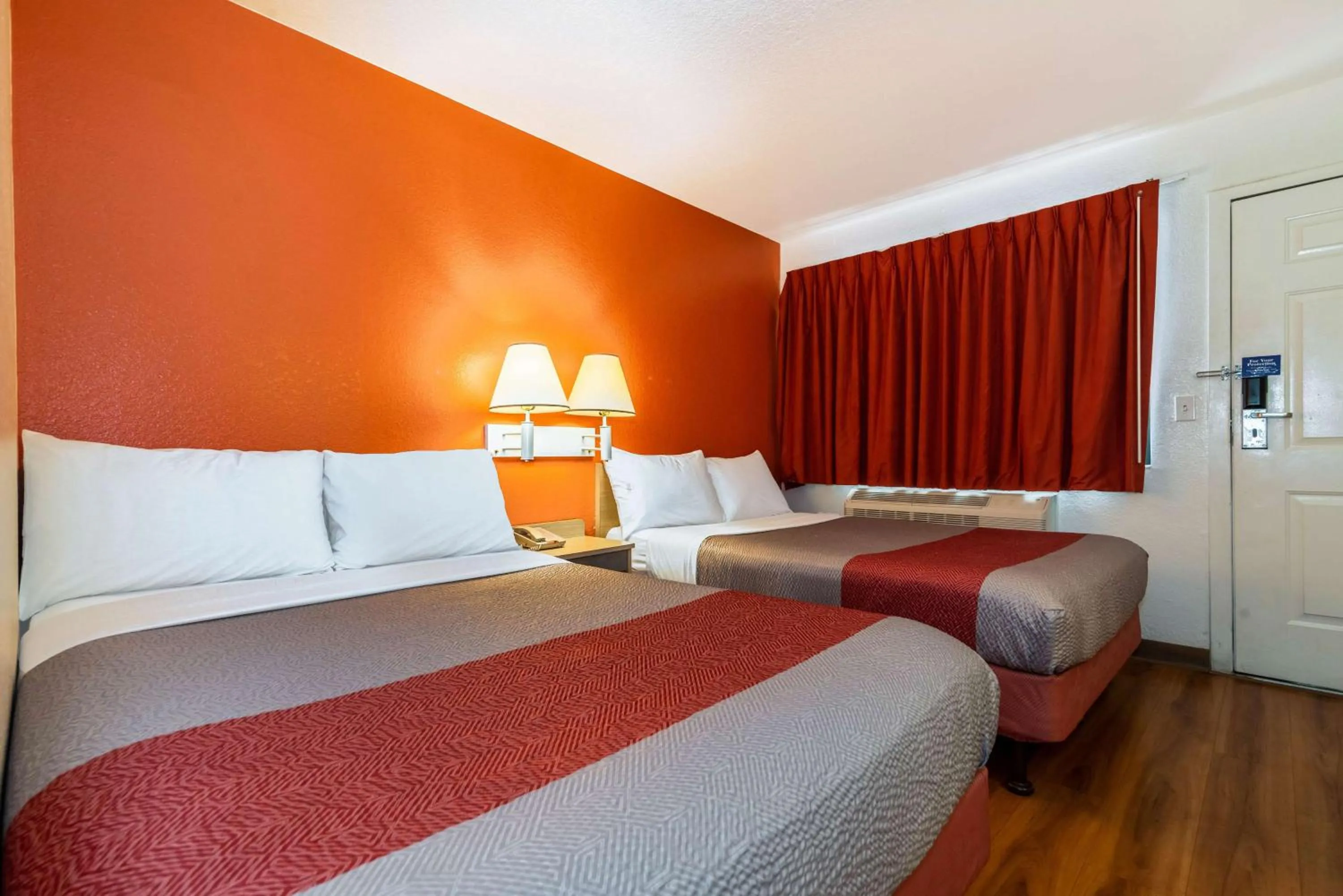 Bedroom, Bed in Motel 6-Palm Springs, CA - East - Palm Canyon