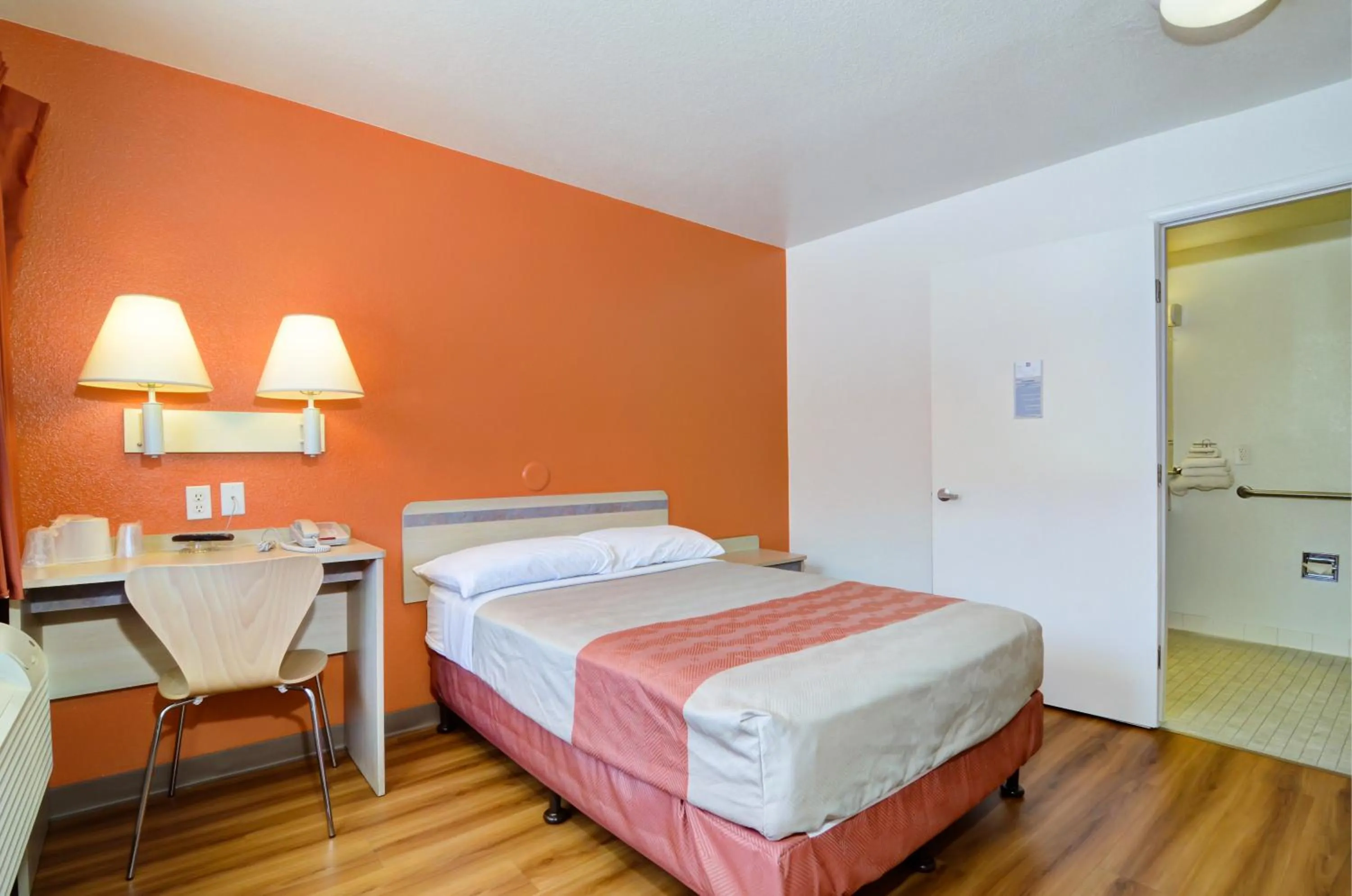 Bed in Motel 6-Palm Springs, CA - East - Palm Canyon