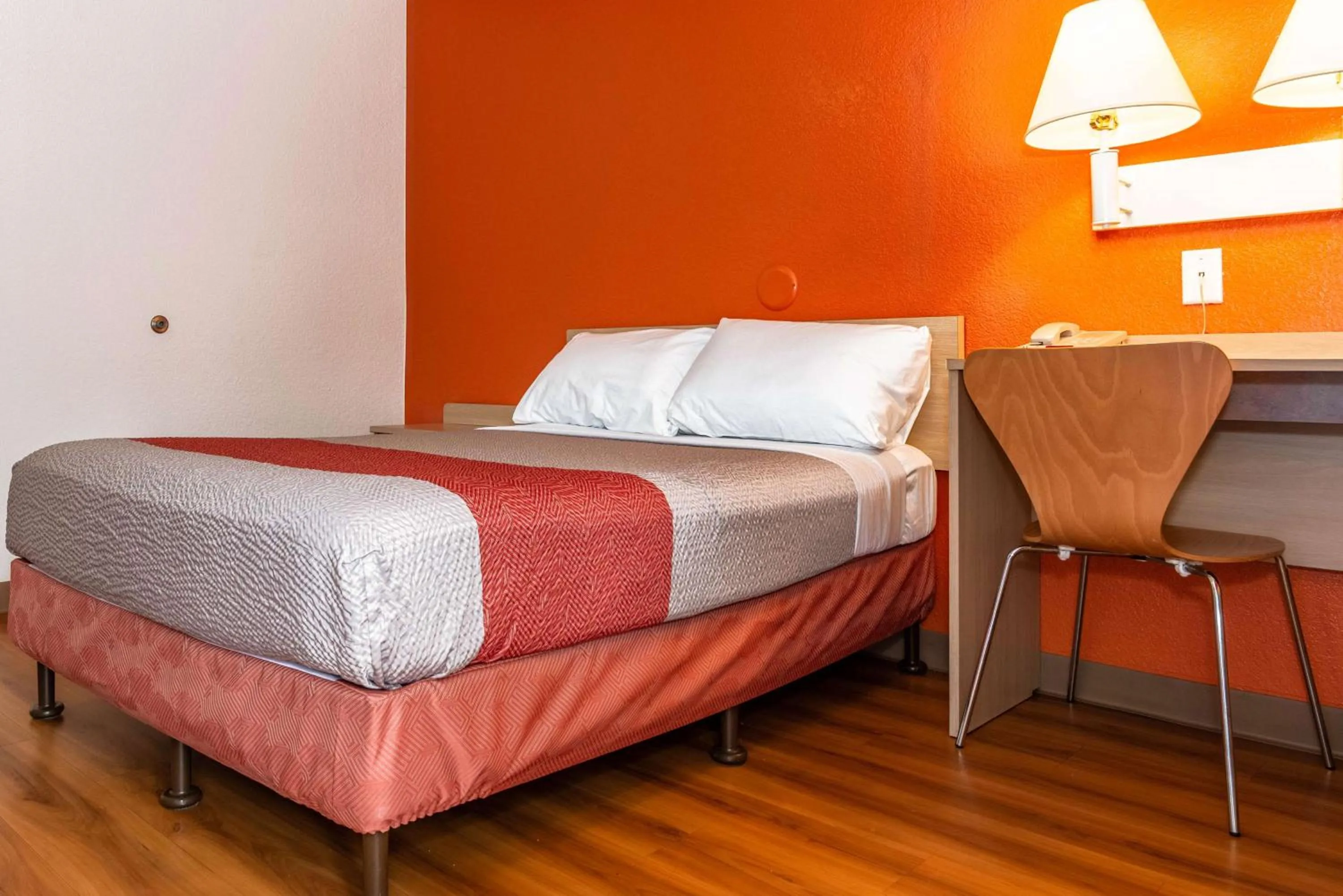 Bedroom, Bed in Motel 6-Palm Springs, CA - East - Palm Canyon