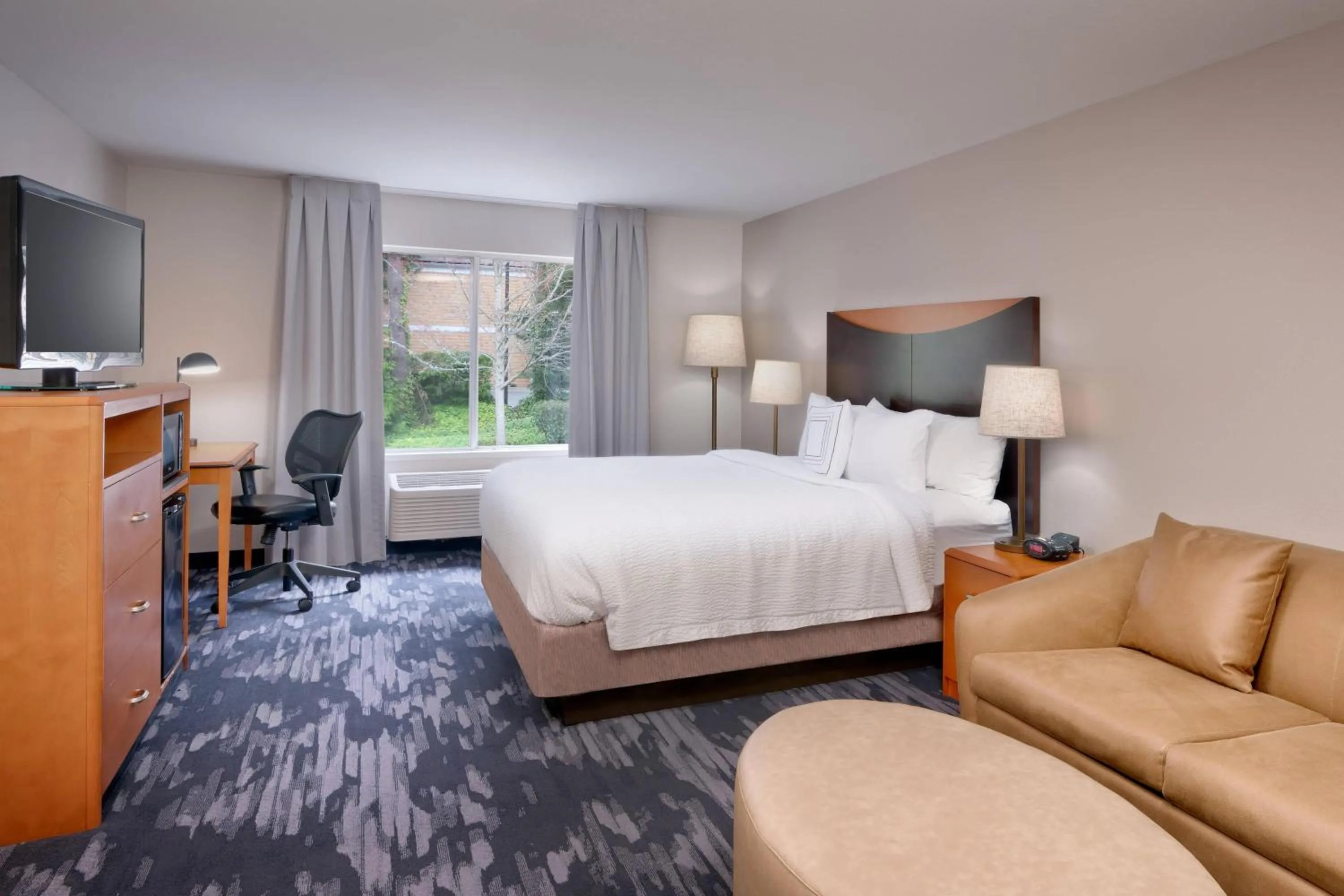 Photo of the whole room, Bed in Fairfield Inn & Suites Seattle Bellevue/Redmond