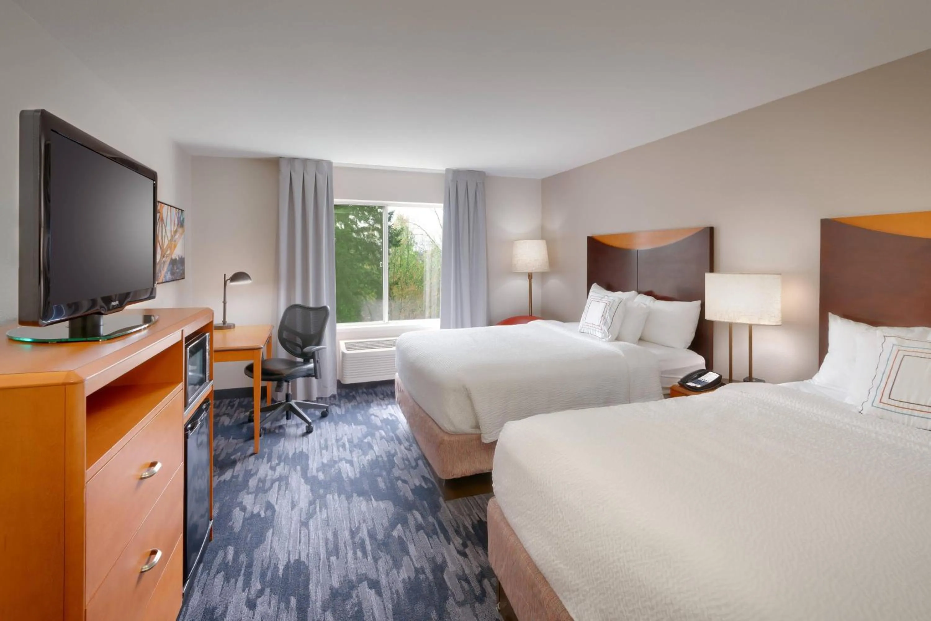 Photo of the whole room, Bed in Fairfield Inn & Suites Seattle Bellevue/Redmond