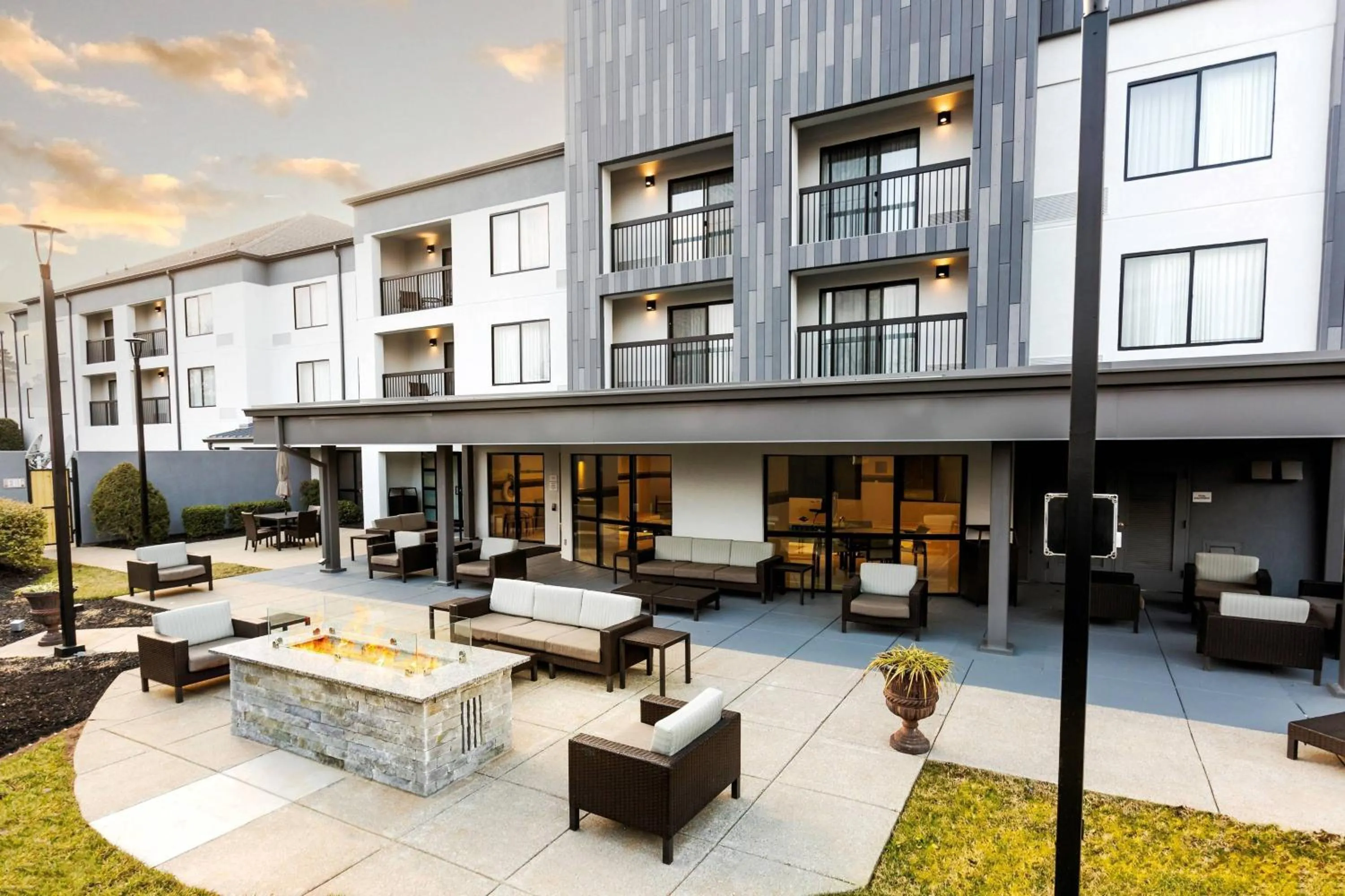 Lounge or bar in Courtyard Bowling Green Convention Center