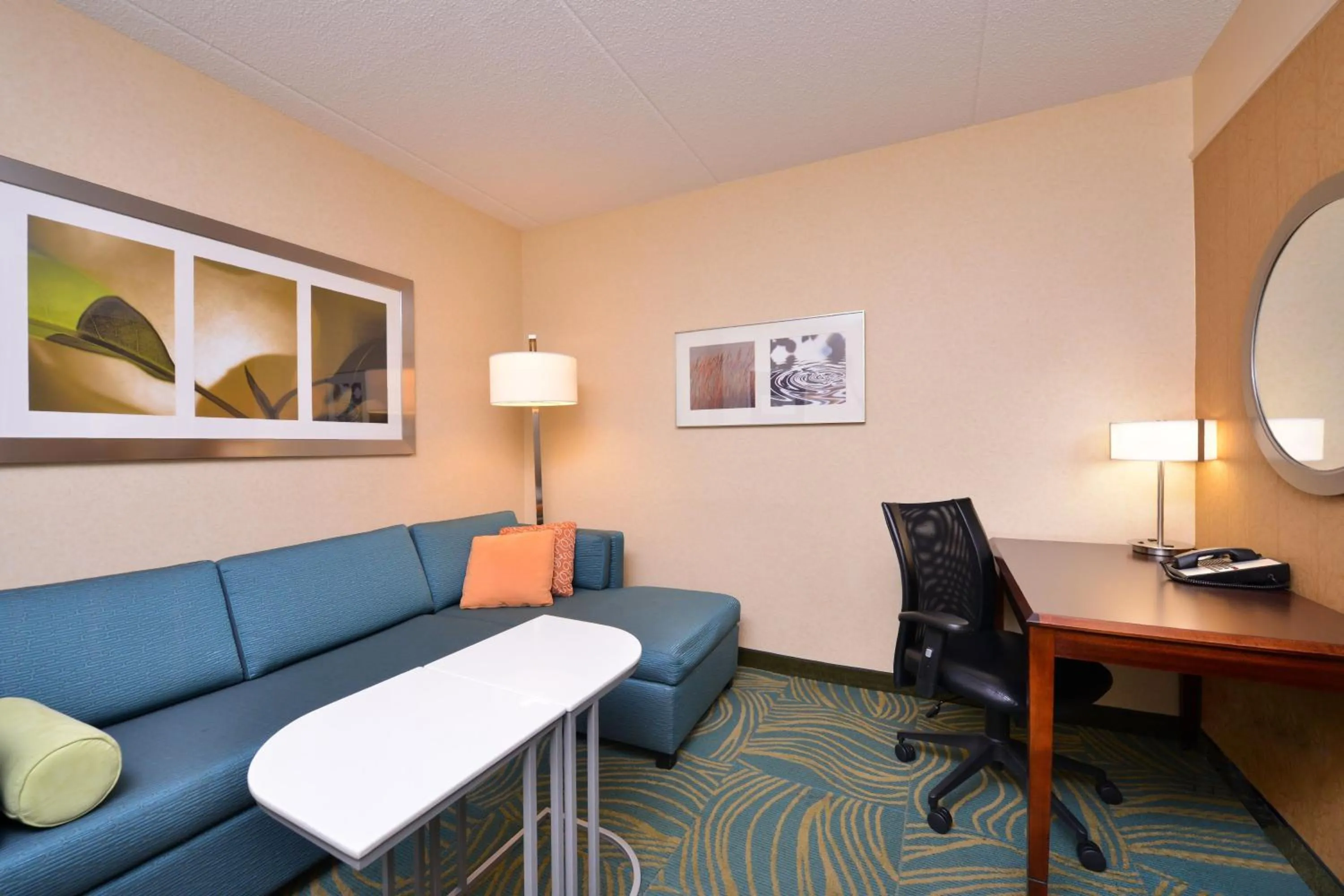 Living room in SpringHill Suites Arundel Mills BWI Airport