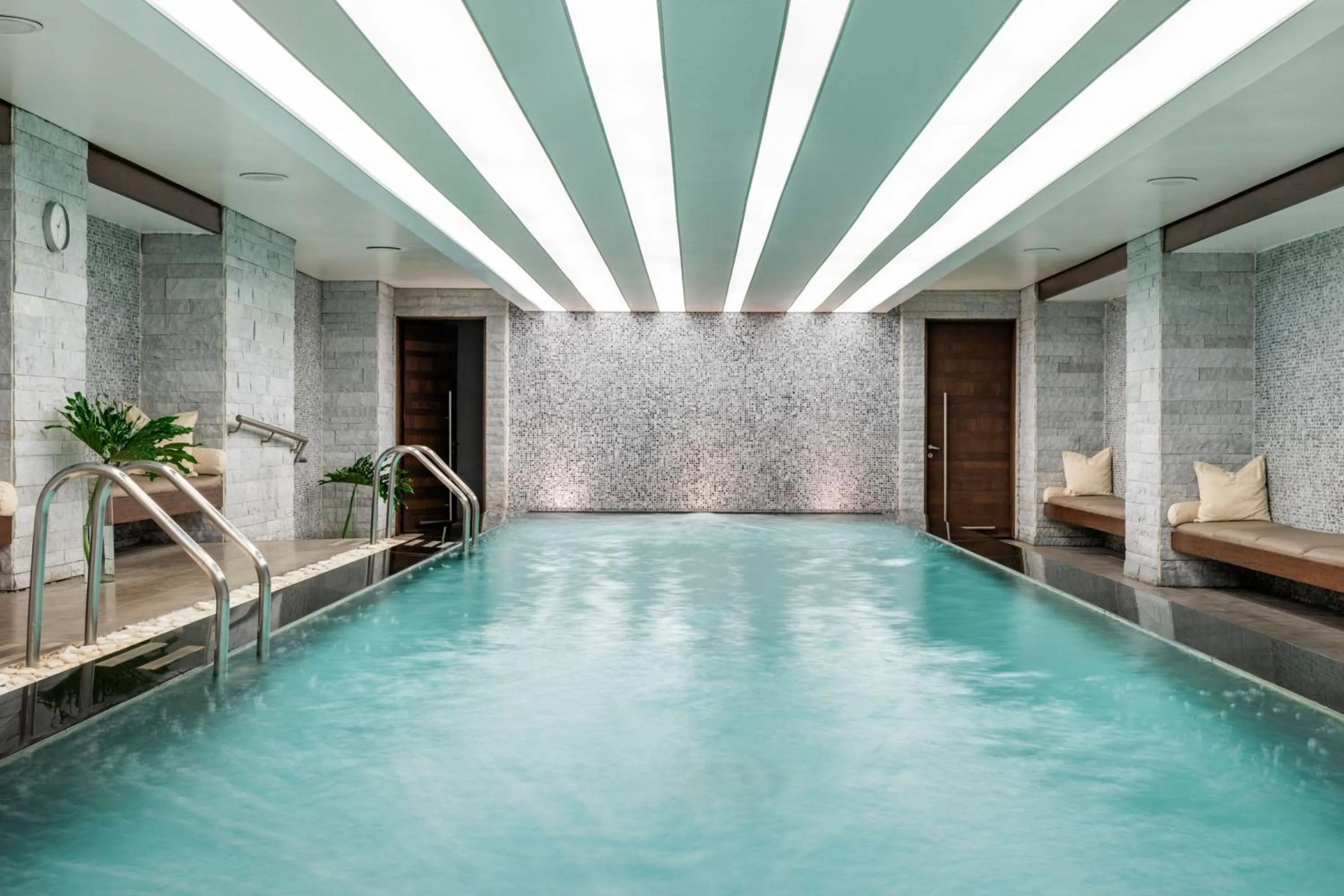 Swimming pool in JW Marriott Hotel Bogotá