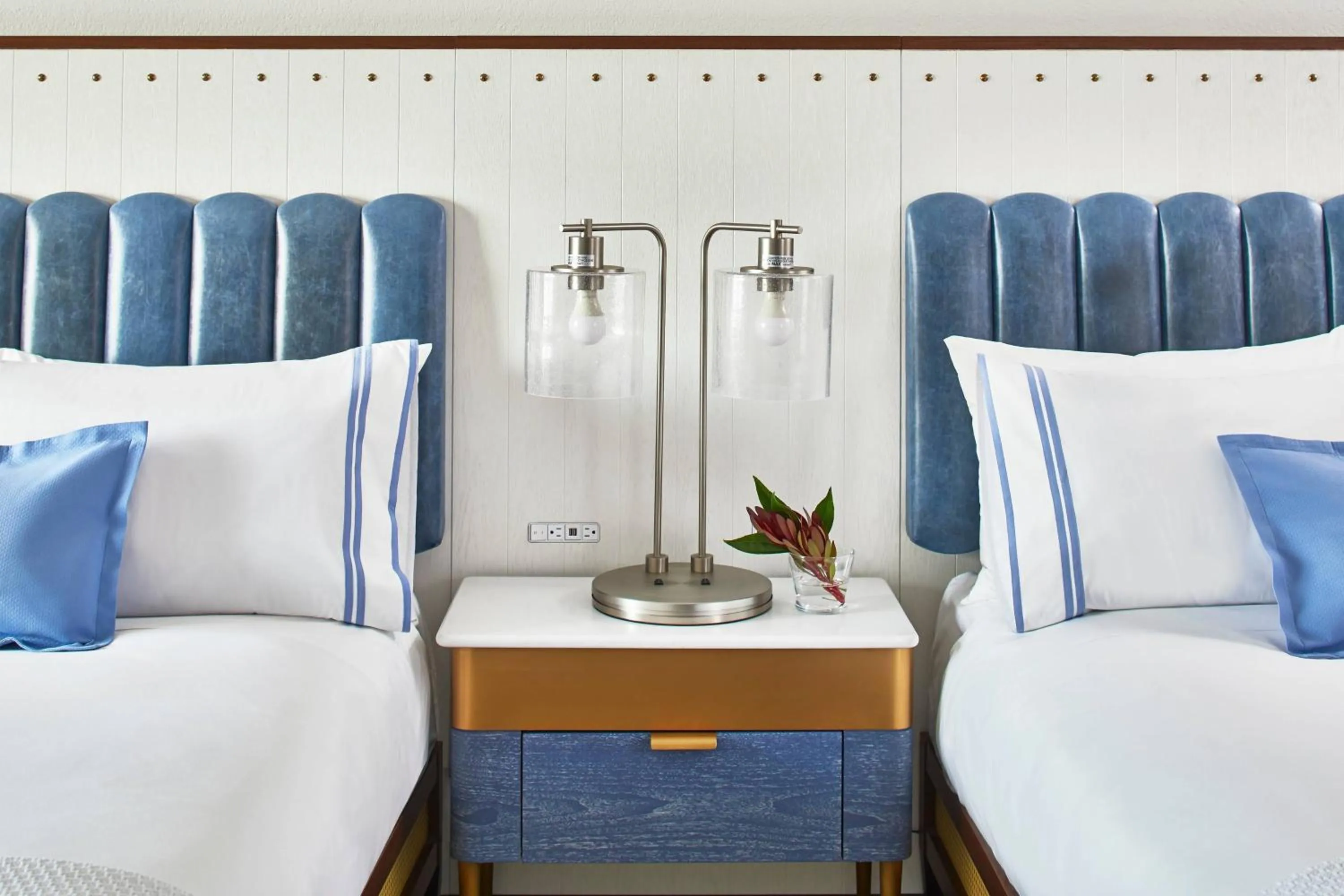 Photo of the whole room, Bed in Annapolis Waterfront Hotel, Autograph Collection