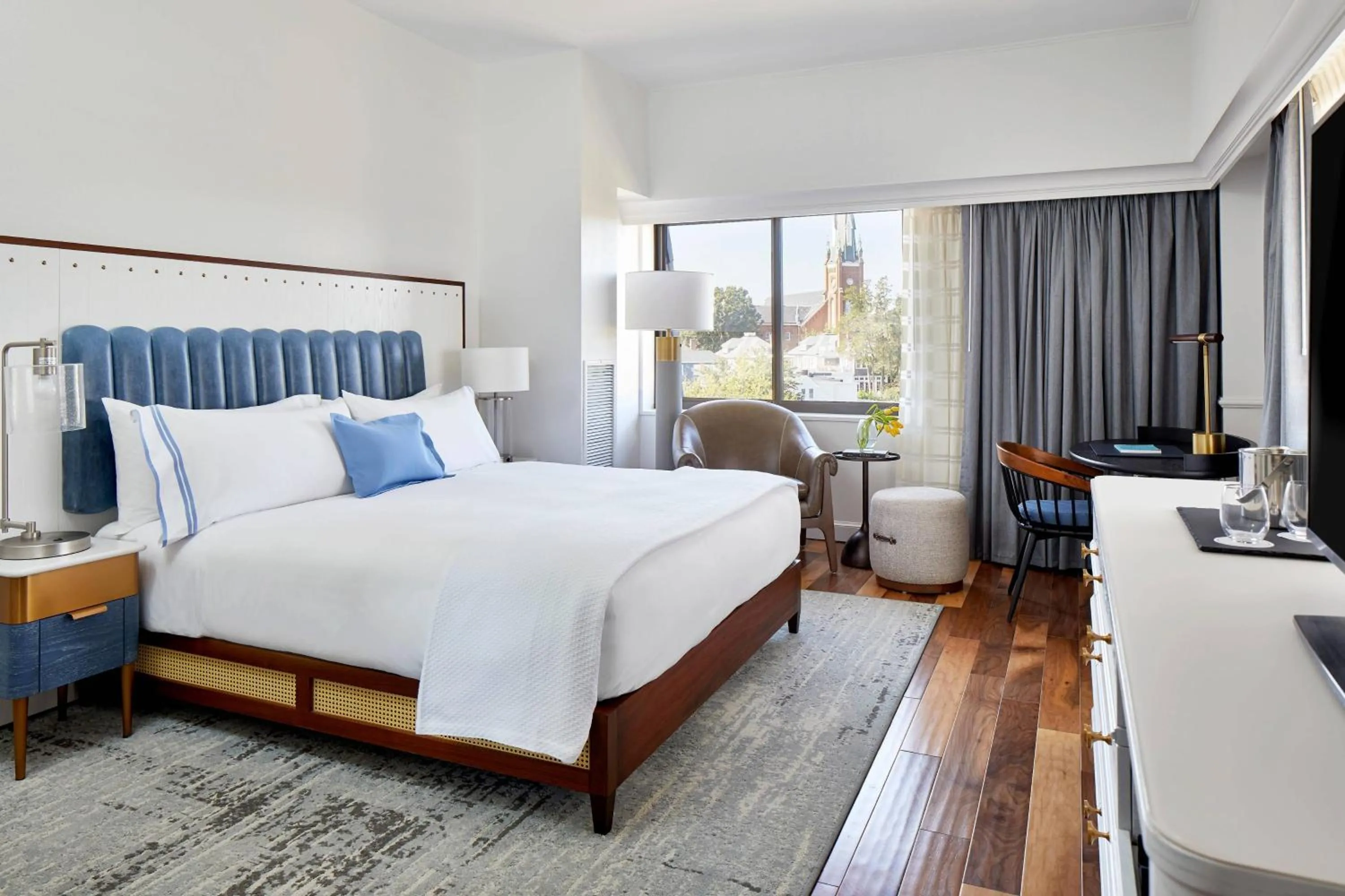 Photo of the whole room, Bed in Annapolis Waterfront Hotel, Autograph Collection