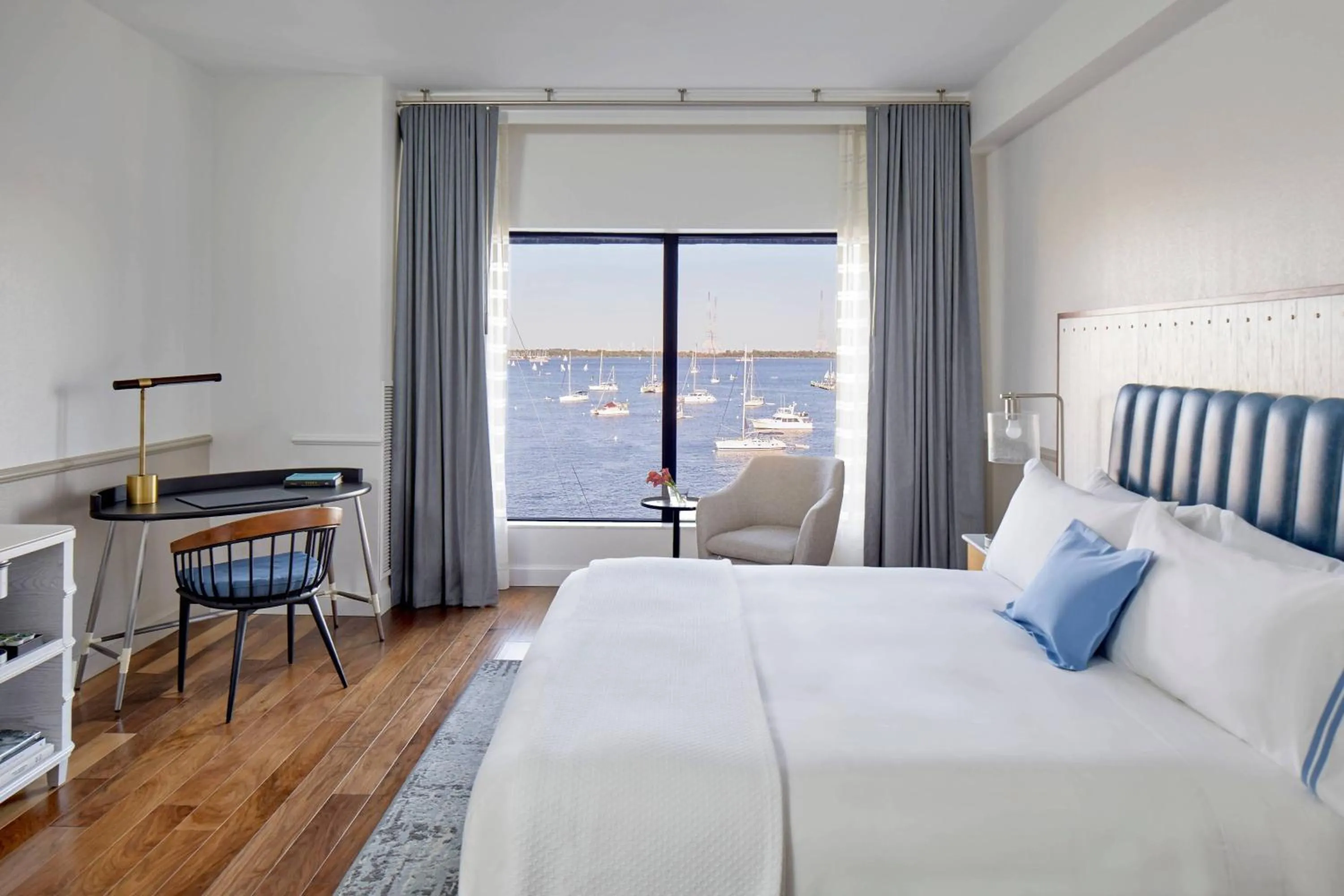 Photo of the whole room, Bed in Annapolis Waterfront Hotel, Autograph Collection