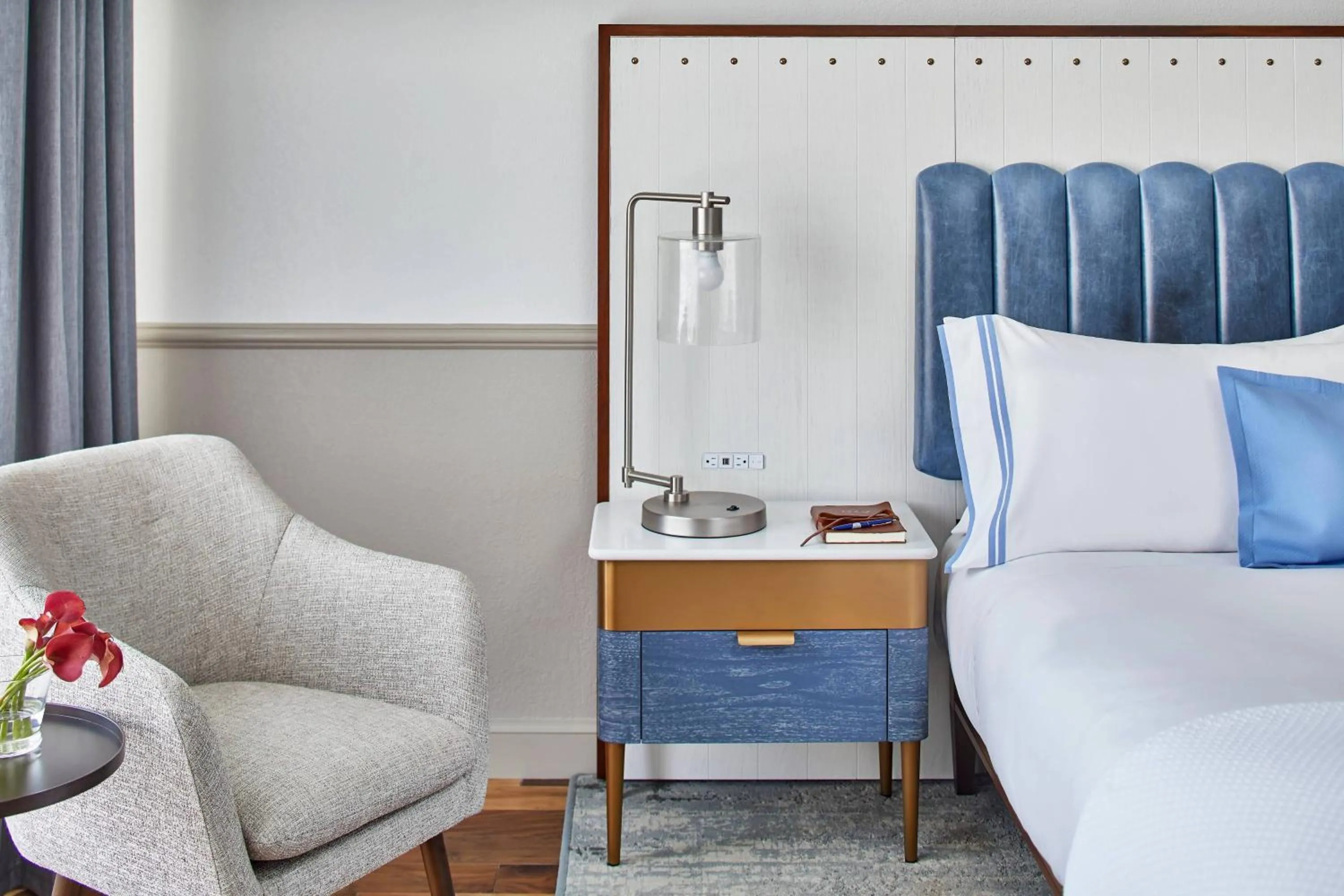 Photo of the whole room, Bed in Annapolis Waterfront Hotel, Autograph Collection