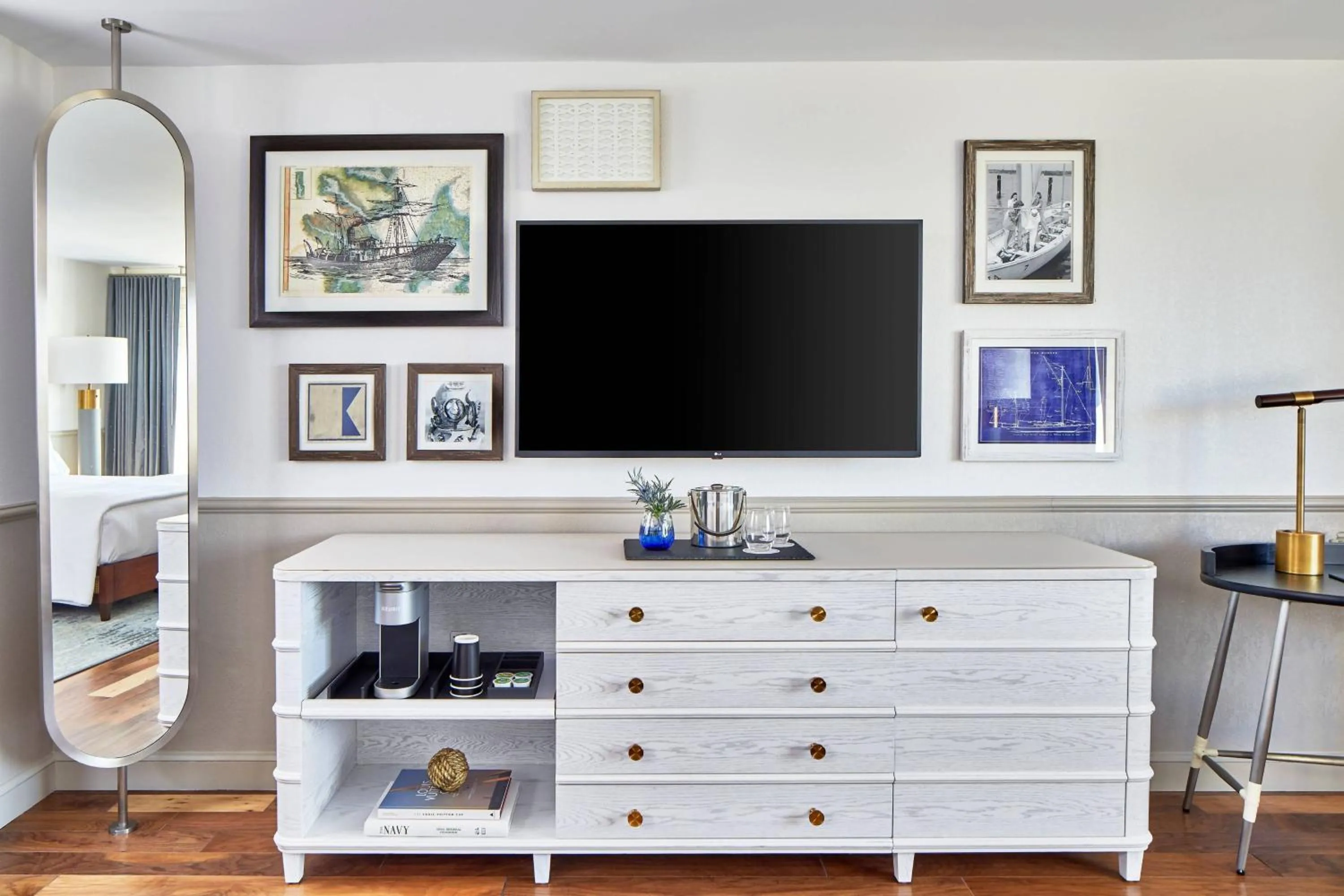 Photo of the whole room in Annapolis Waterfront Hotel, Autograph Collection