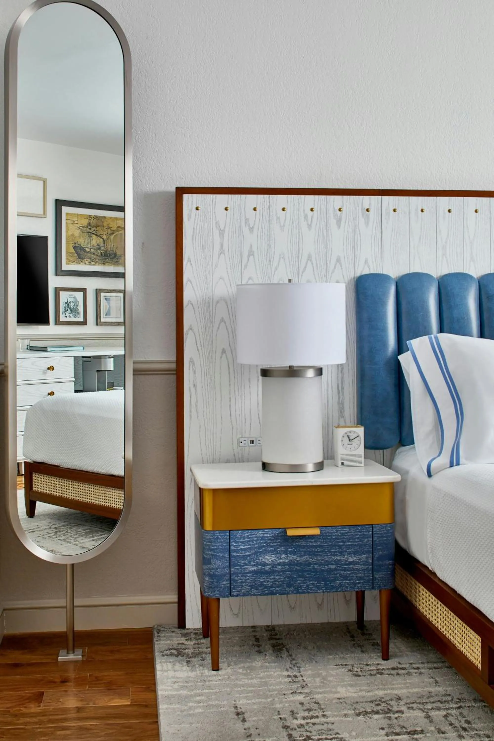 Photo of the whole room, Bed in Annapolis Waterfront Hotel, Autograph Collection