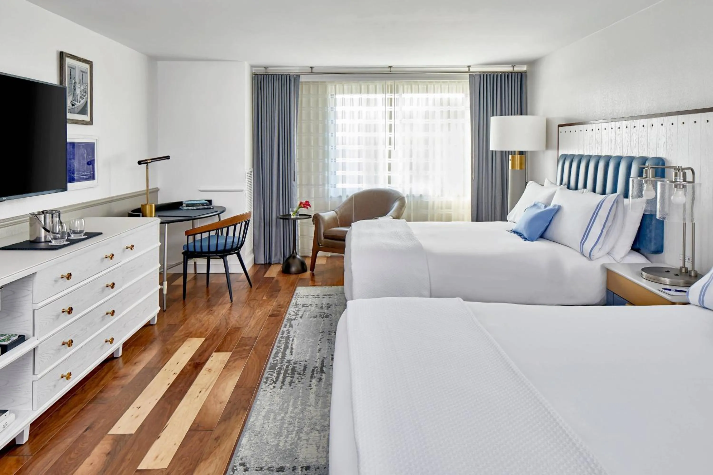 Photo of the whole room, Bed in Annapolis Waterfront Hotel, Autograph Collection