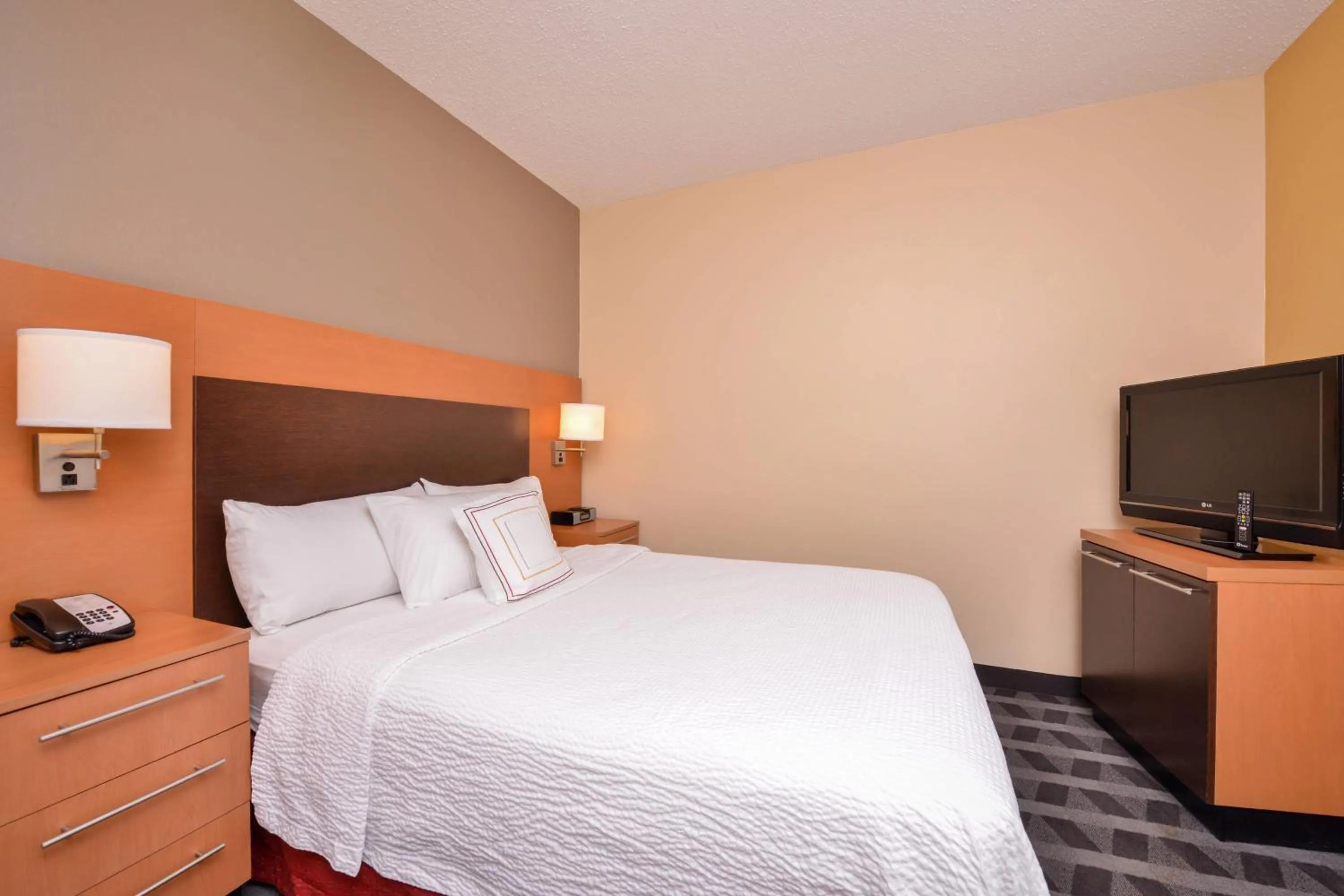 Photo of the whole room, Bed in TownePlace Suites Arundel Mills BWI Airport
