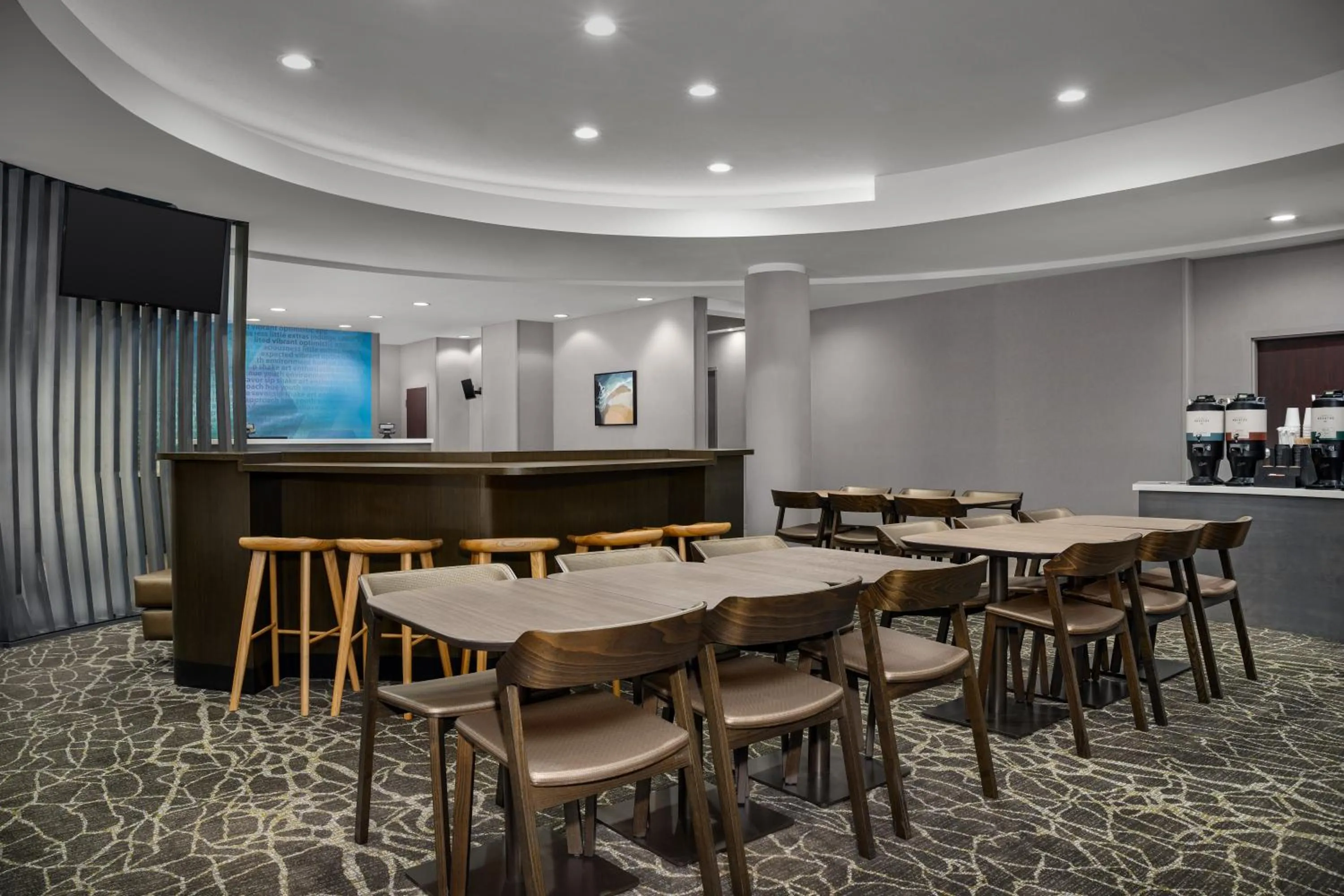 Coffee/tea facilities in SpringHill Suites by Marriott Annapolis