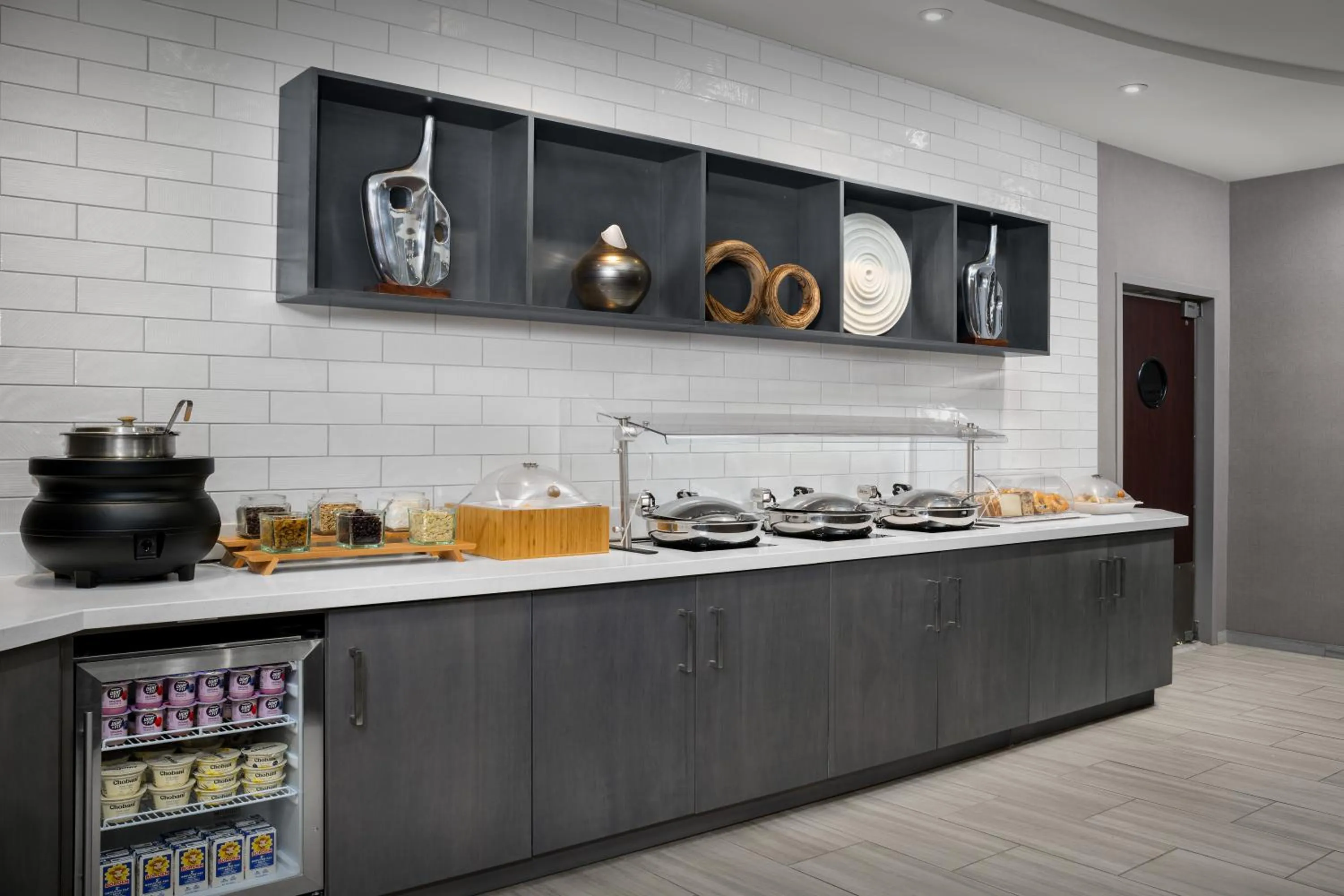 Buffet breakfast in SpringHill Suites by Marriott Annapolis